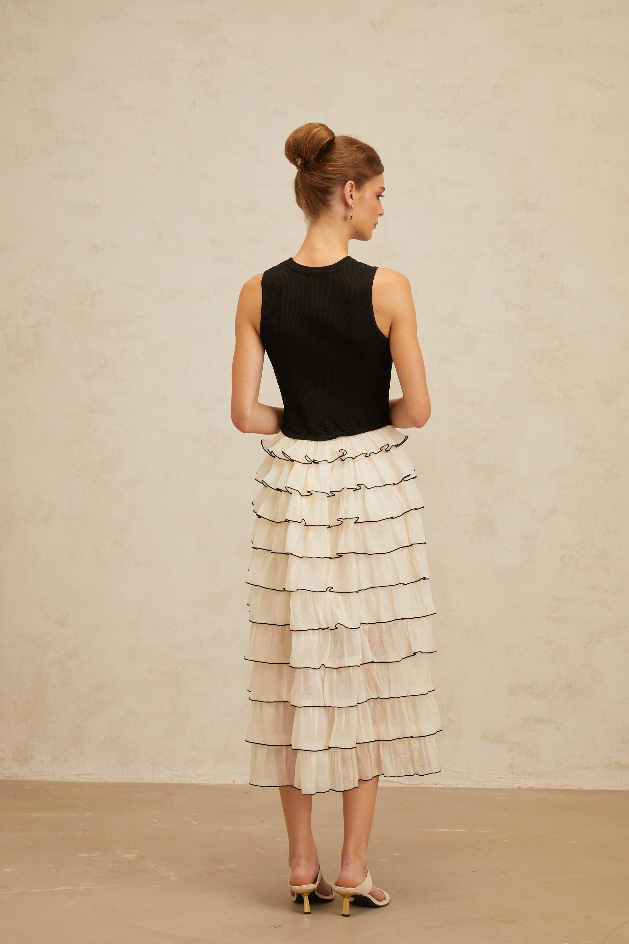 فستان أنوك متوسط الطول متعدد الطبقات بألوان متباينة