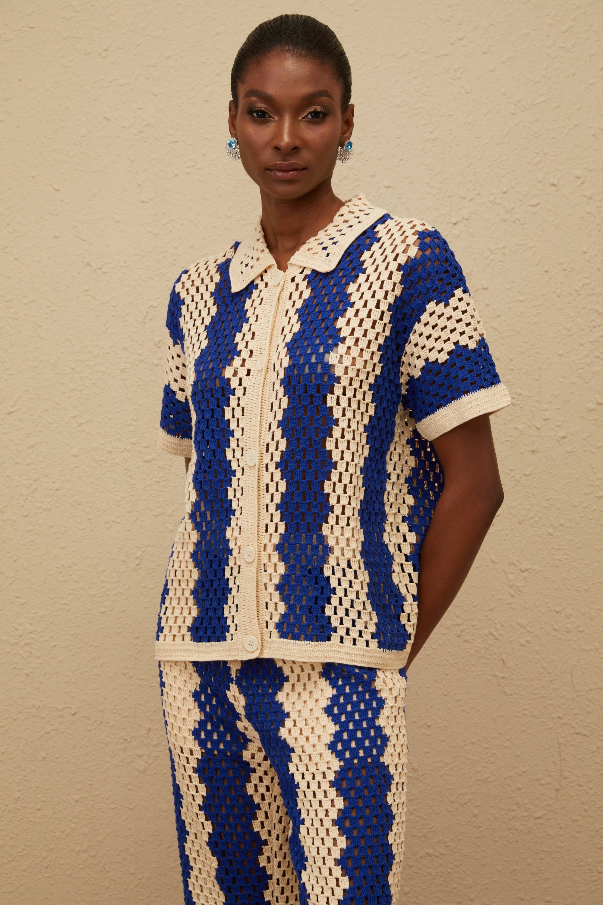 طقم قميص وبنطال كروشيه أزرق مقصوص من أوسيان