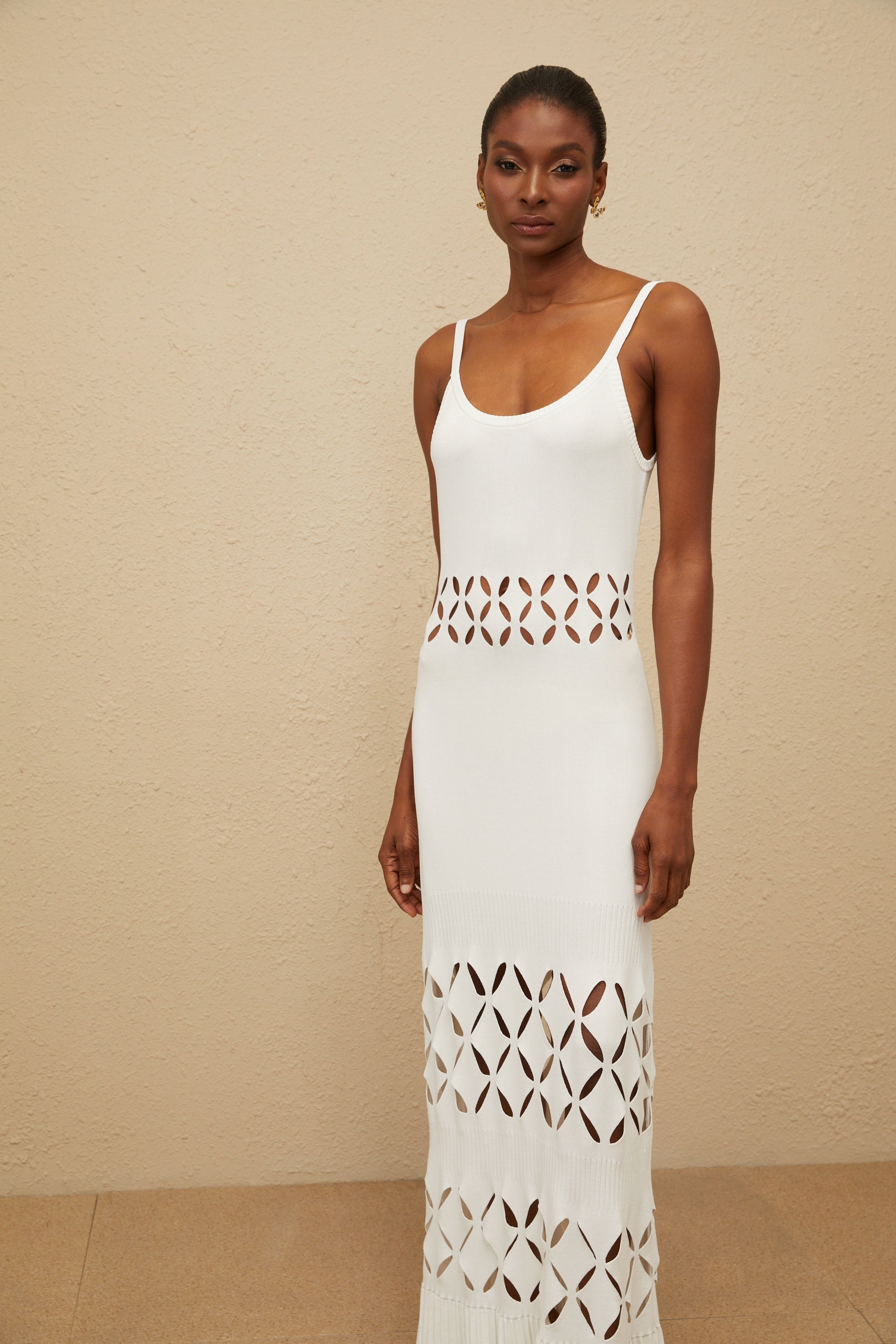 فستان ماكسي بلانش وايت المحبوك بفتحات