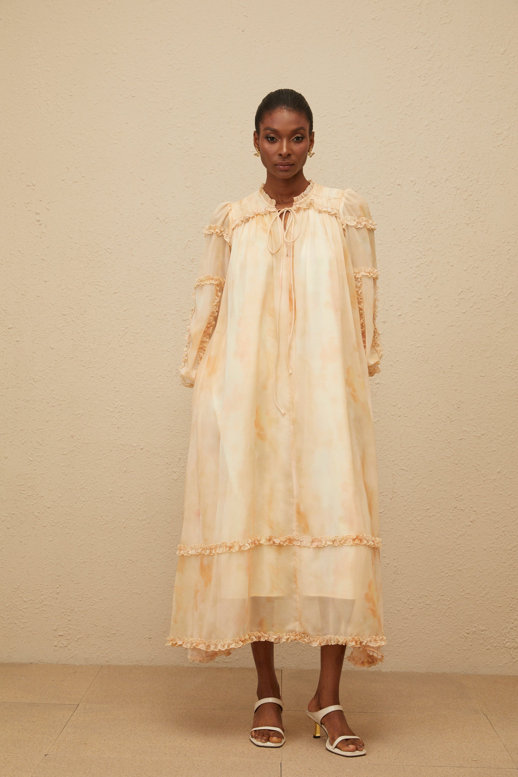 فستان ليكوليت متوسط الطول بيج مكشكش ومصبوغ بالتاي داي