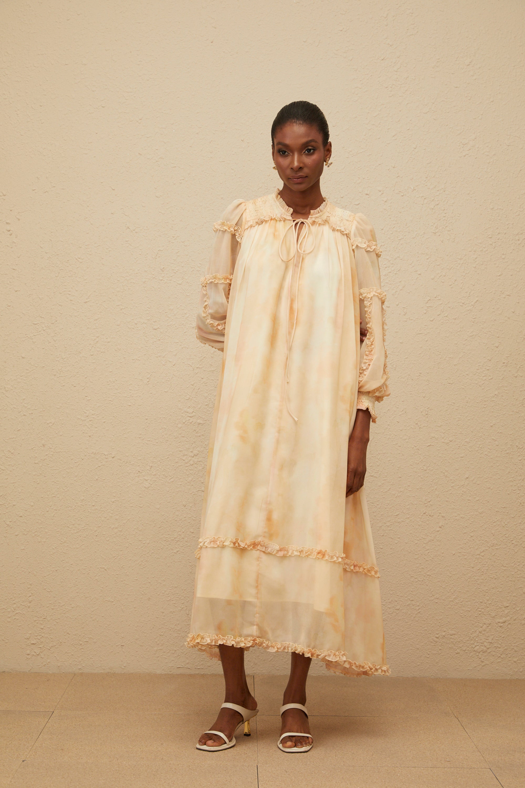 فستان ليكوليت متوسط الطول بيج مكشكش ومصبوغ بالتاي داي