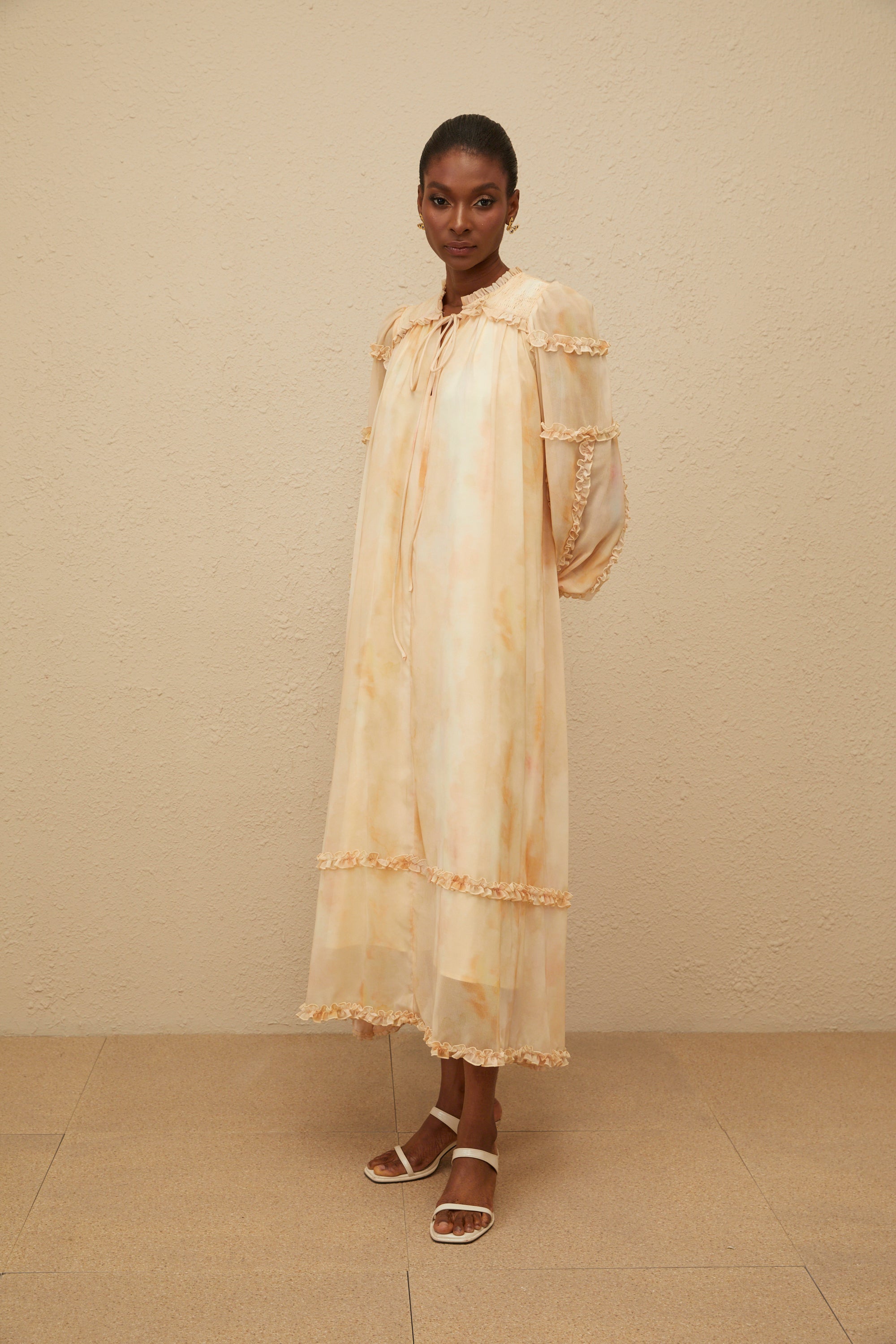 فستان ليكوليت متوسط الطول بيج مكشكش ومصبوغ بالتاي داي