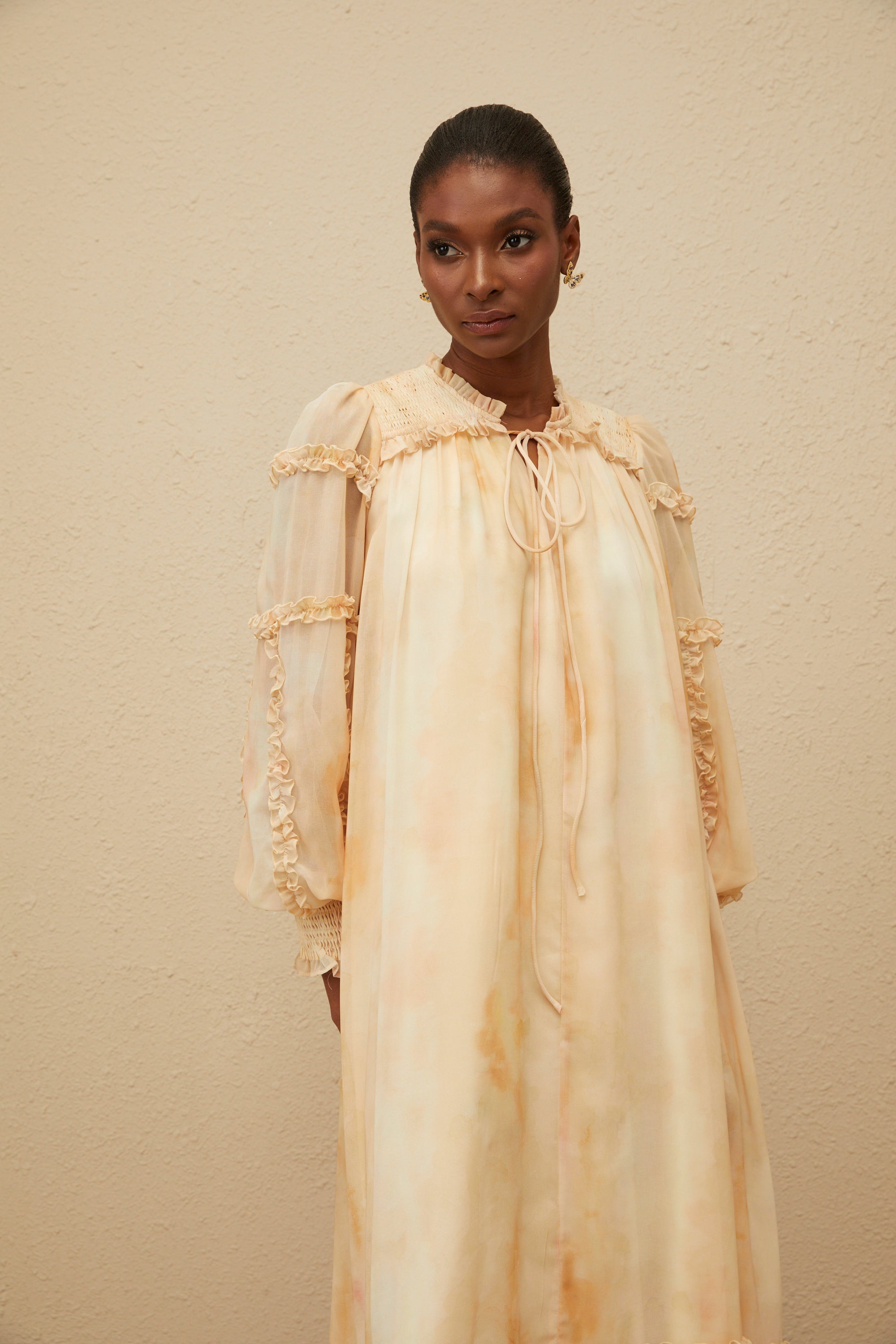 فستان ليكوليت متوسط الطول بيج مكشكش ومصبوغ بالتاي داي