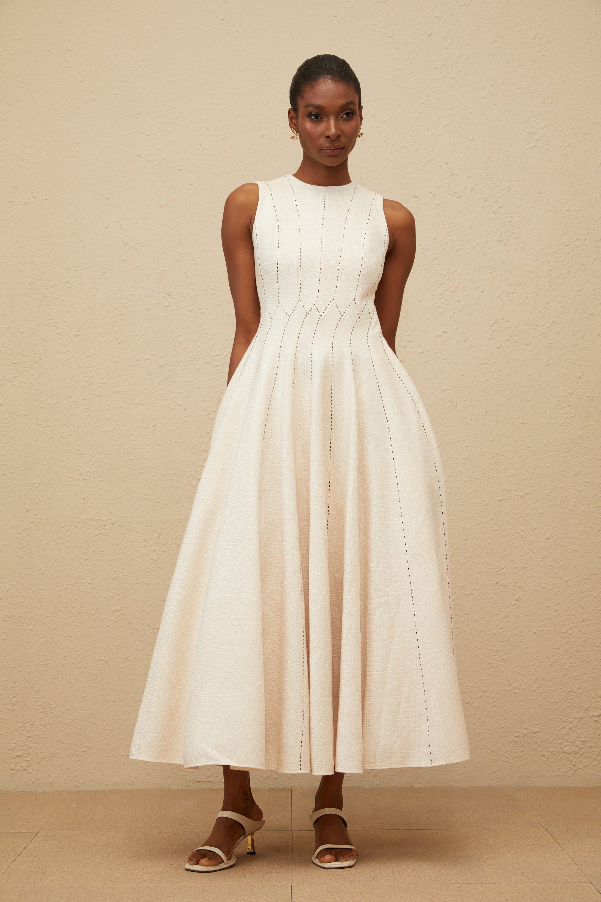 فستان متوسط الطول من ديليكاتيس، محايد، مكشكش، منقوش