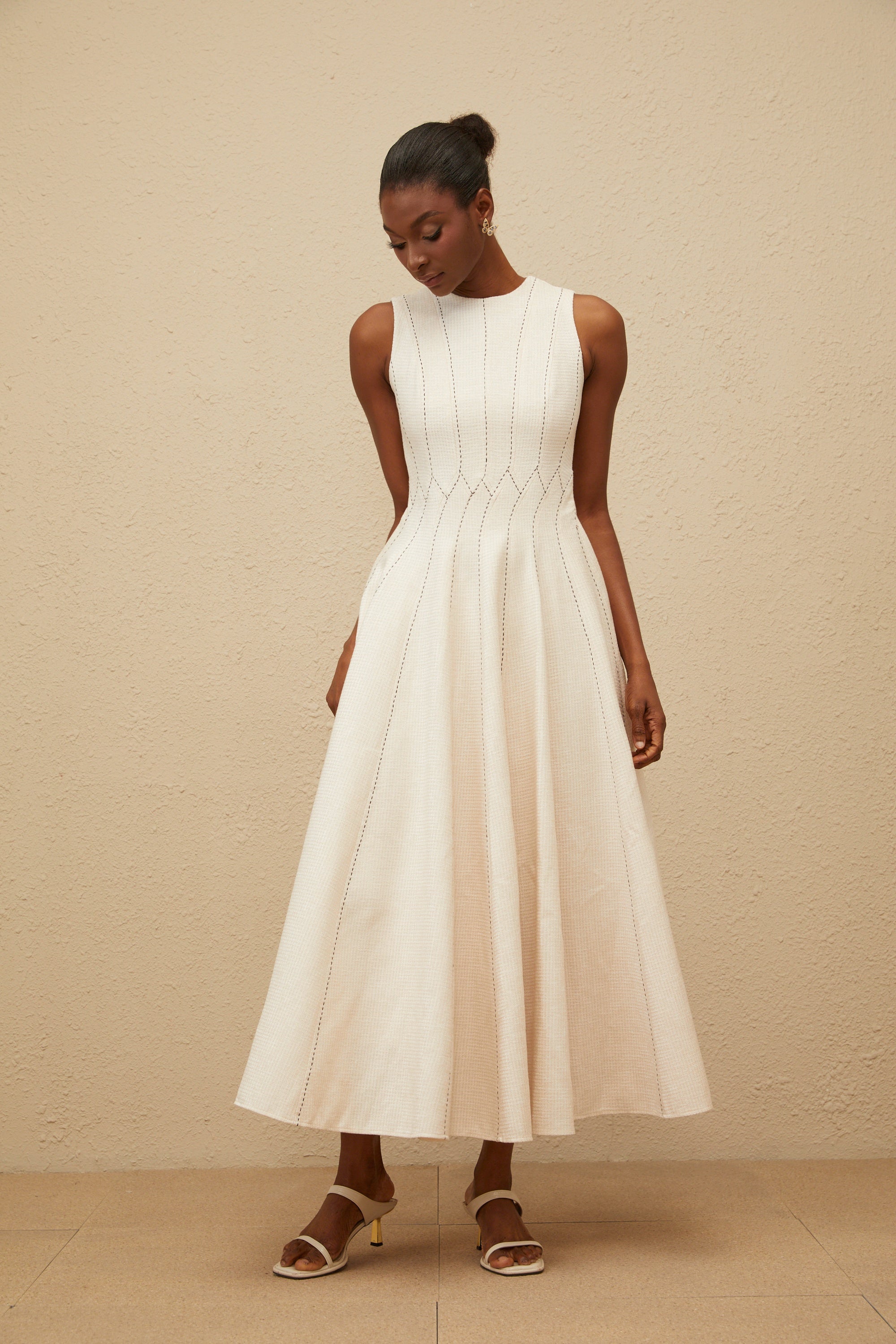 فستان متوسط الطول من ديليكاتيس، محايد، مكشكش، منقوش