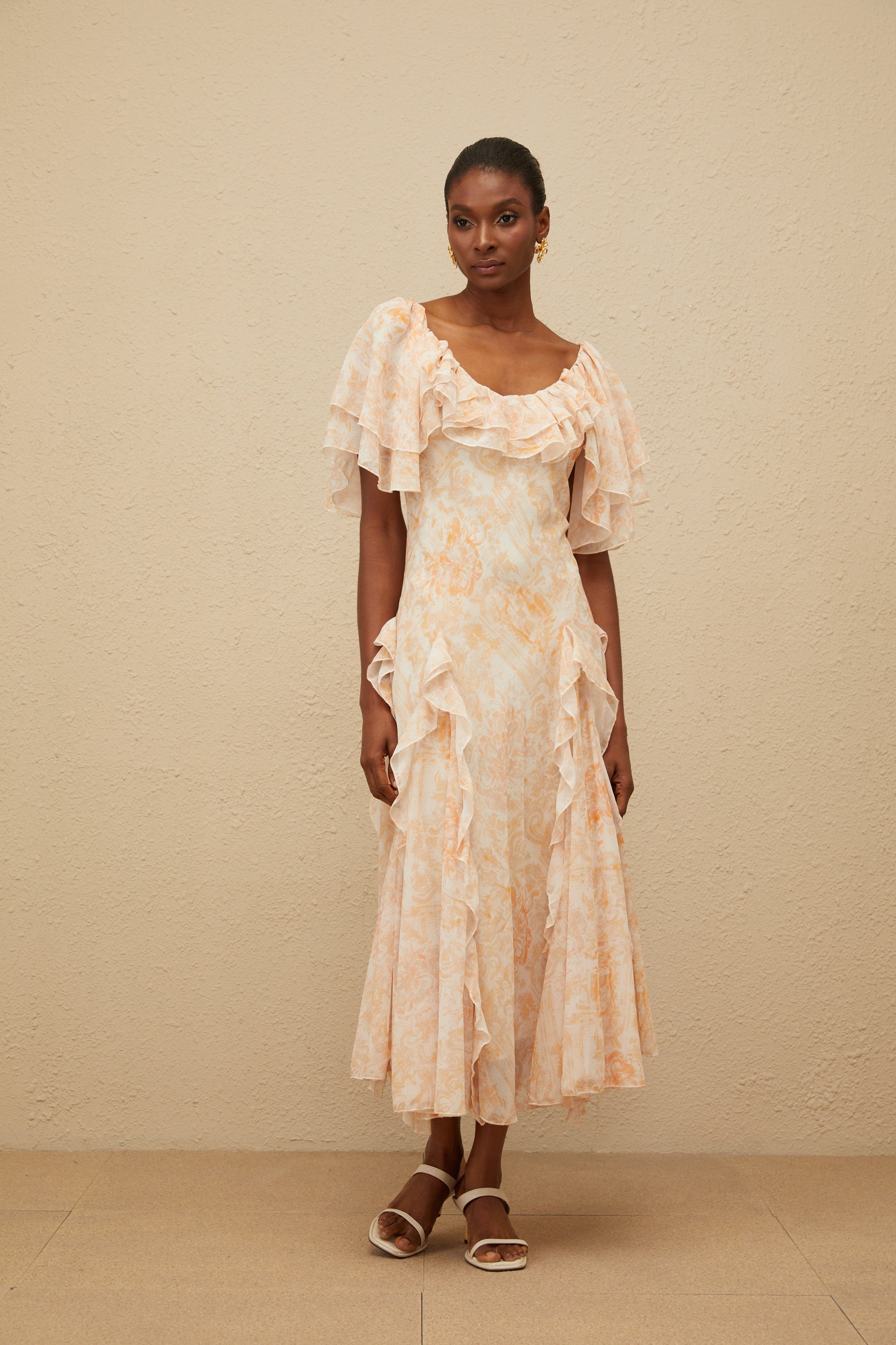 فستان أورور متوسط الطول مزين بكشكشة وزهور