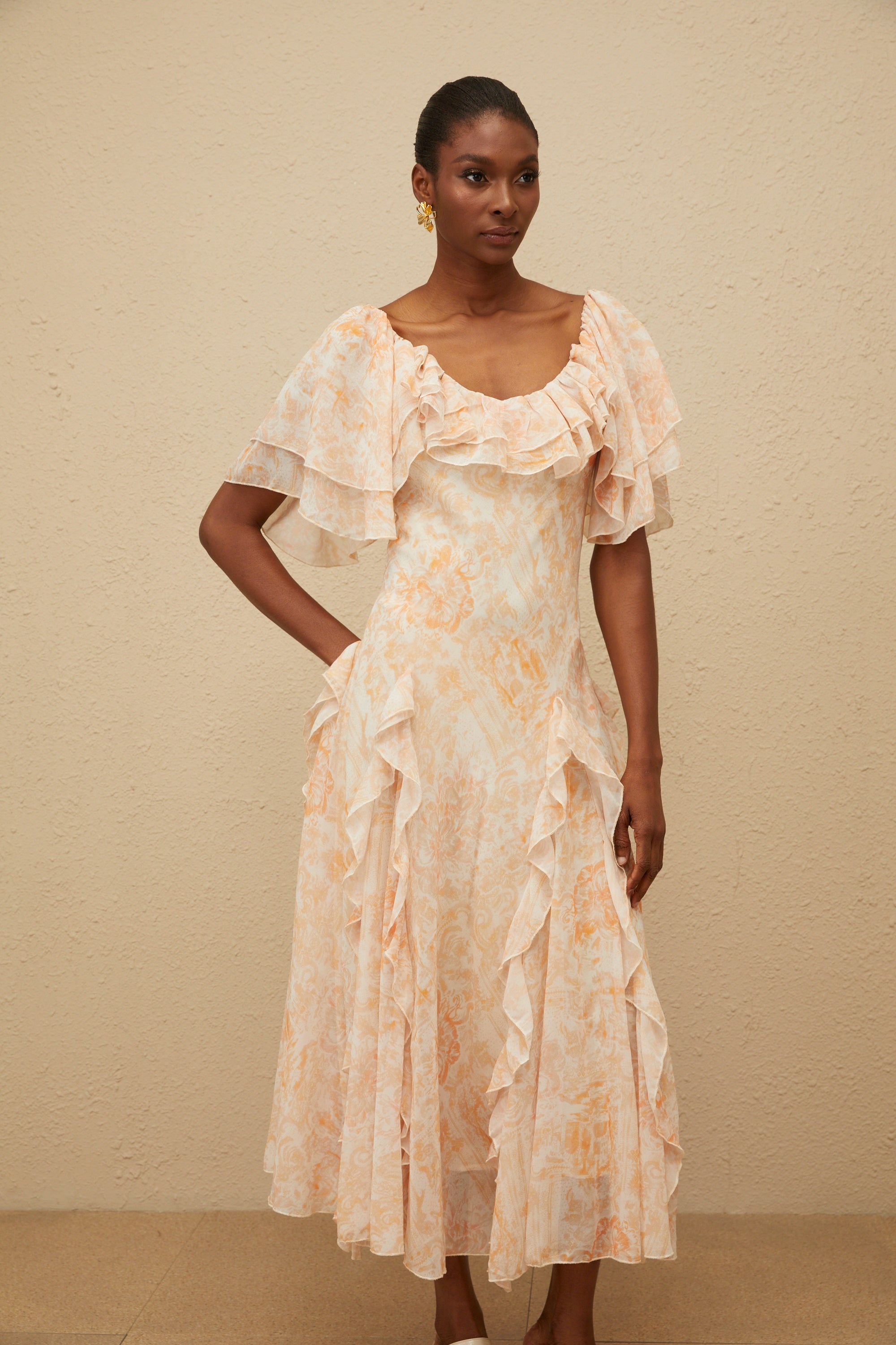 فستان أورور متوسط الطول مزين بكشكشة وزهور