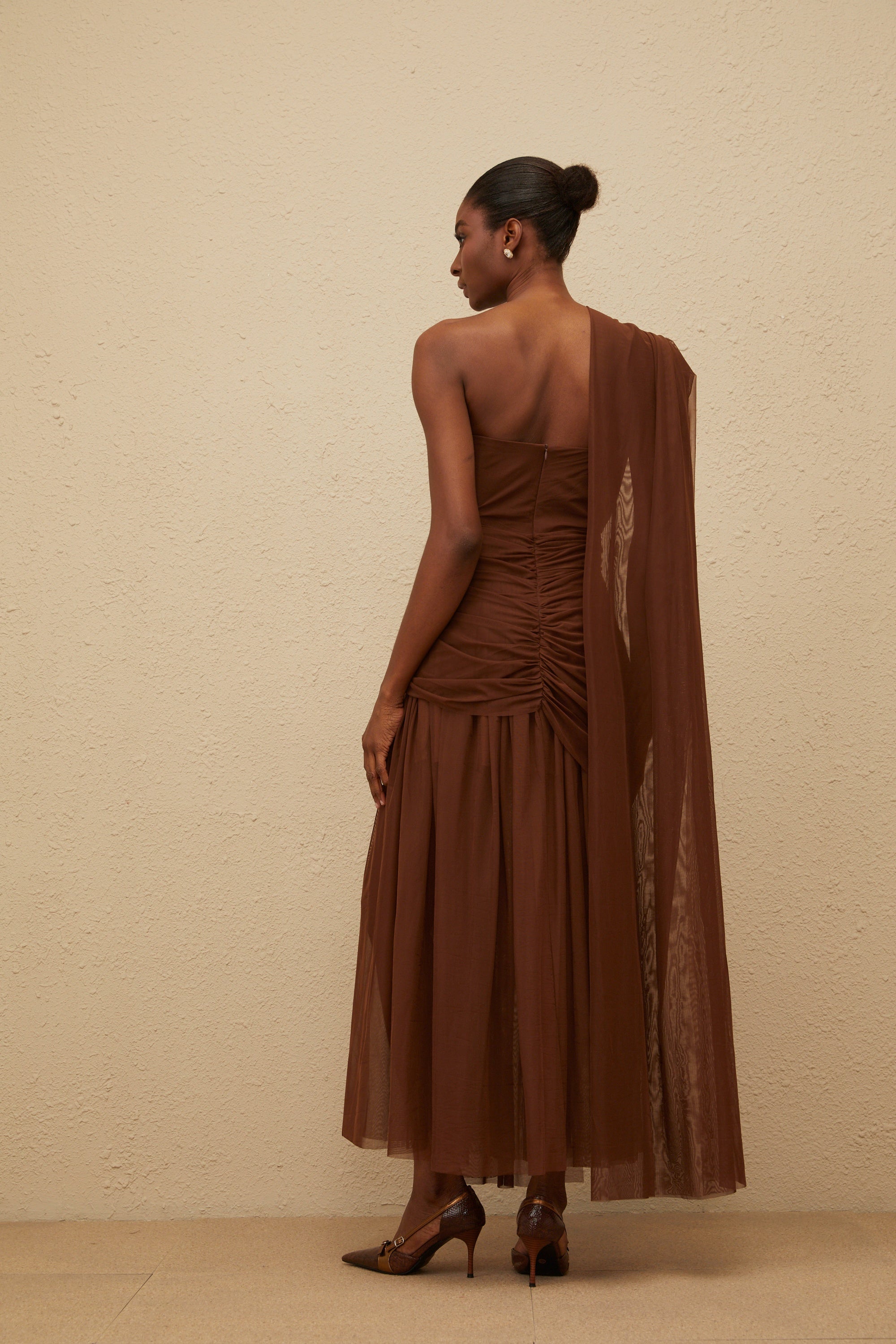 Agathe Brown Asymmetrisches Maxi-Abendkleid