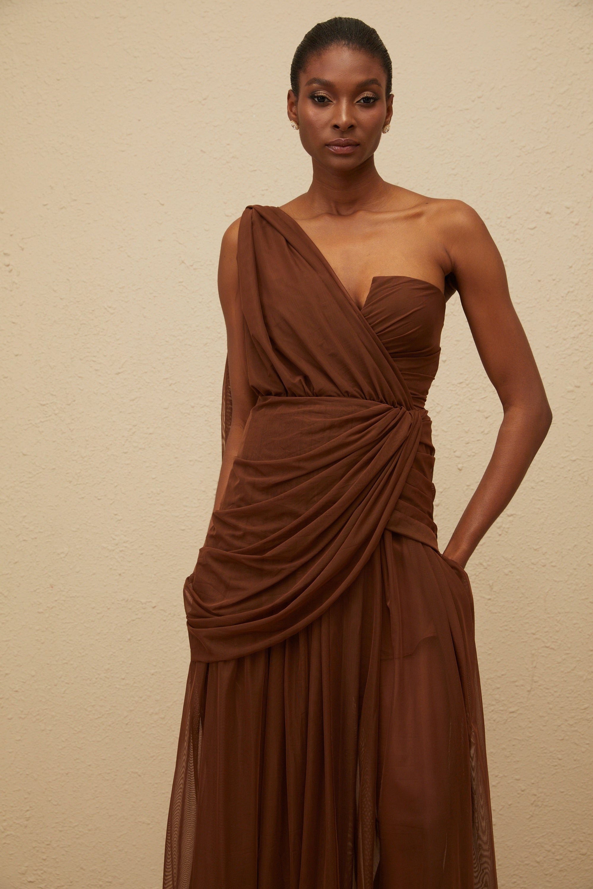 Agathe Brown Asymmetrisches Maxi-Abendkleid