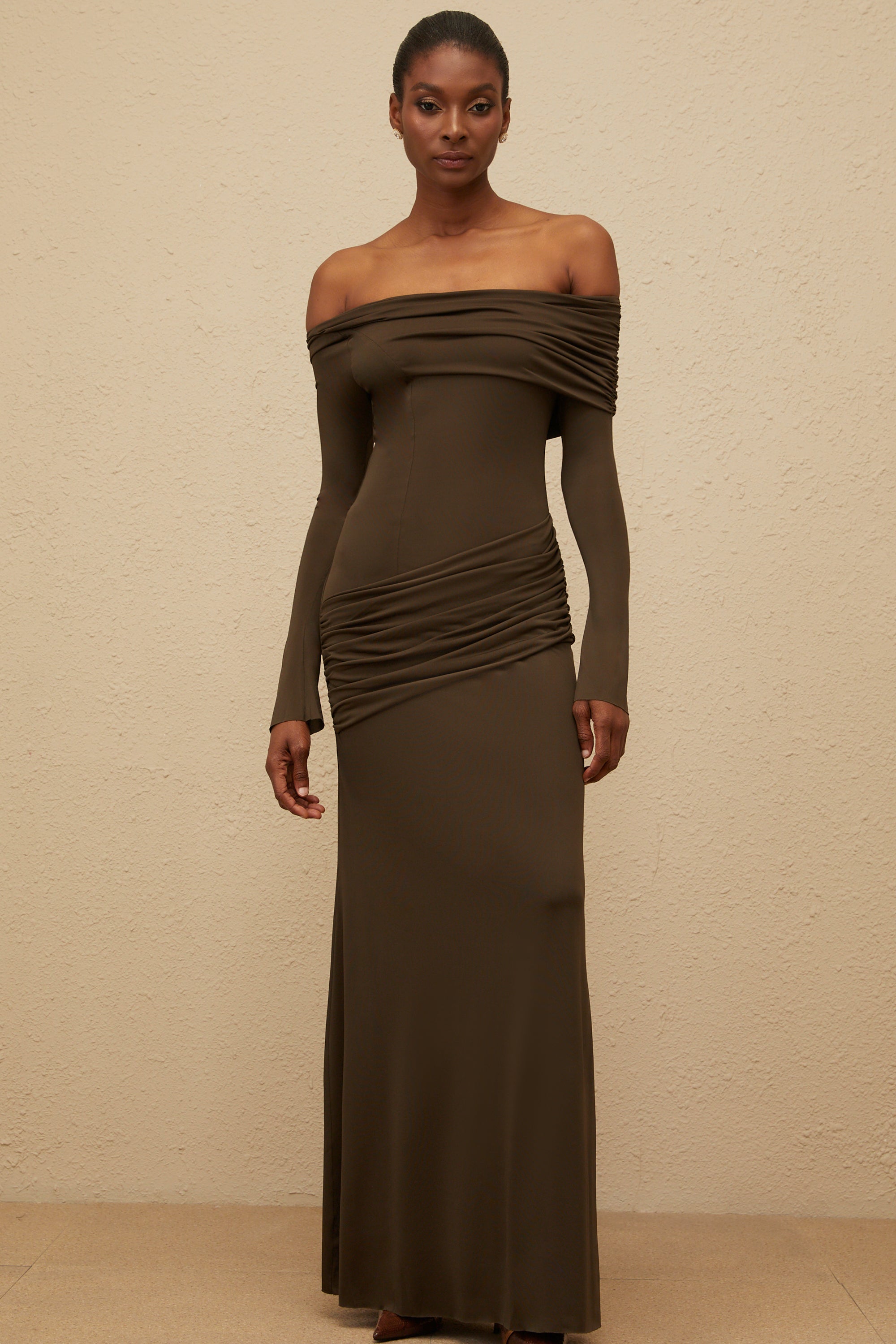 Sensuelles grünes One-Shoulder-Maxikleid mit Rüschen