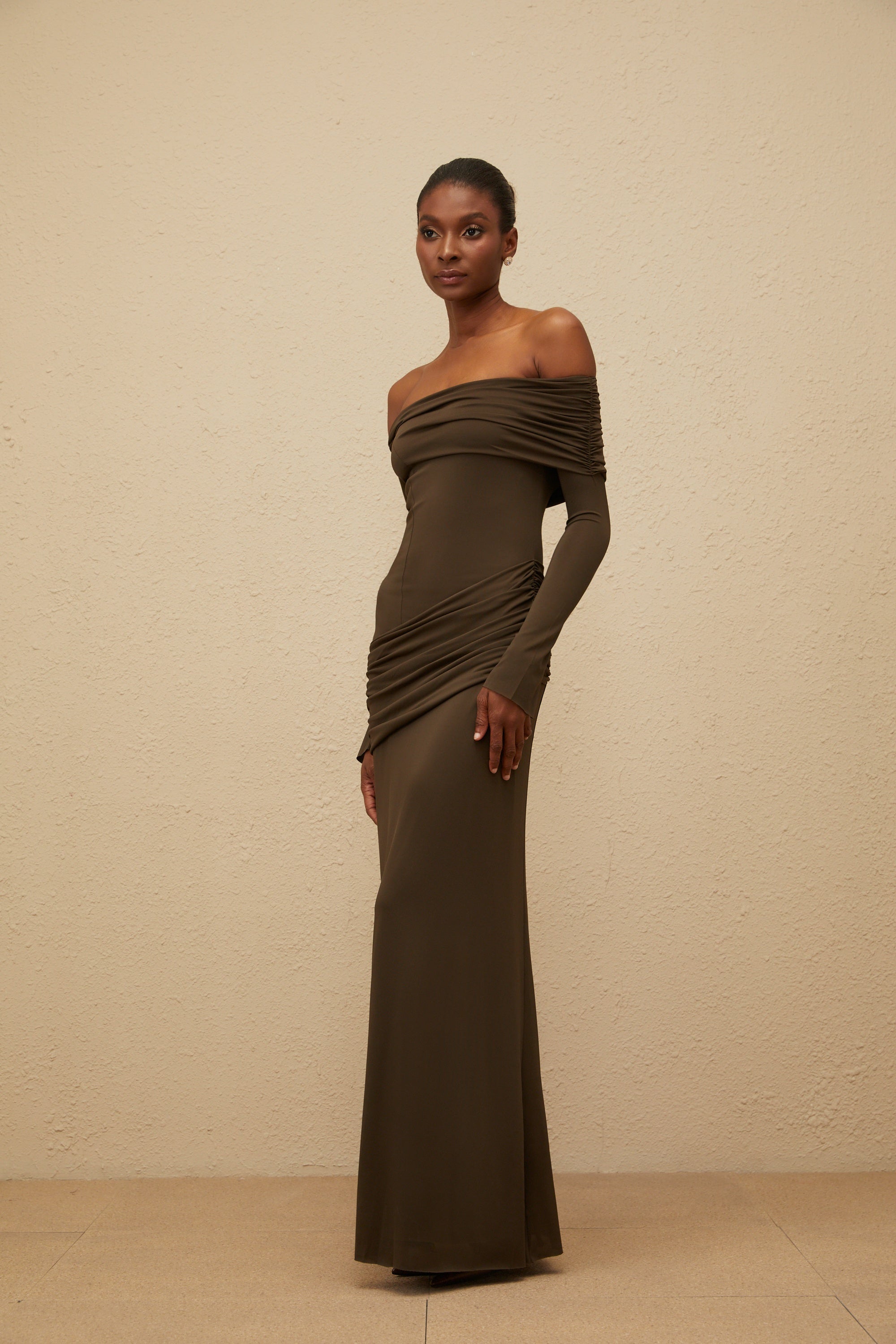 Sensuelles grünes One-Shoulder-Maxikleid mit Rüschen