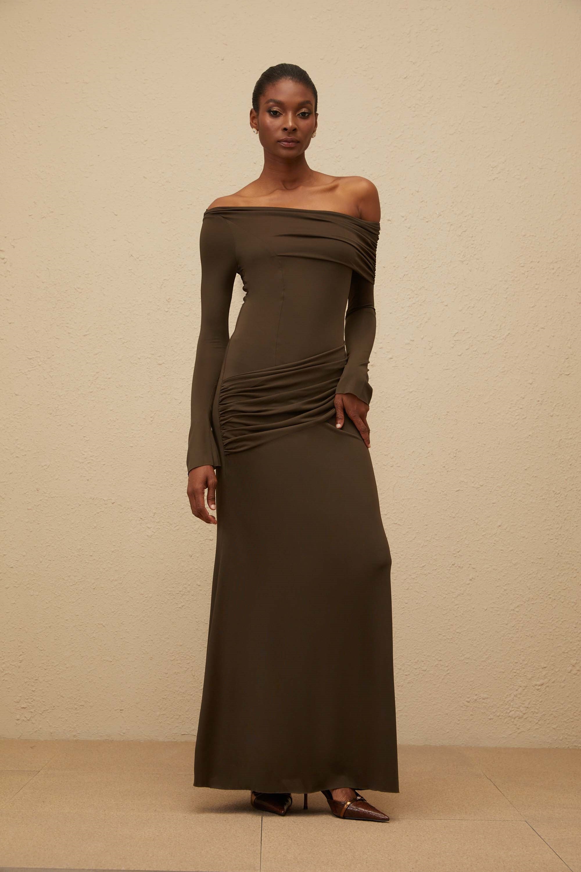 Sensuelles grünes One-Shoulder-Maxikleid mit Rüschen