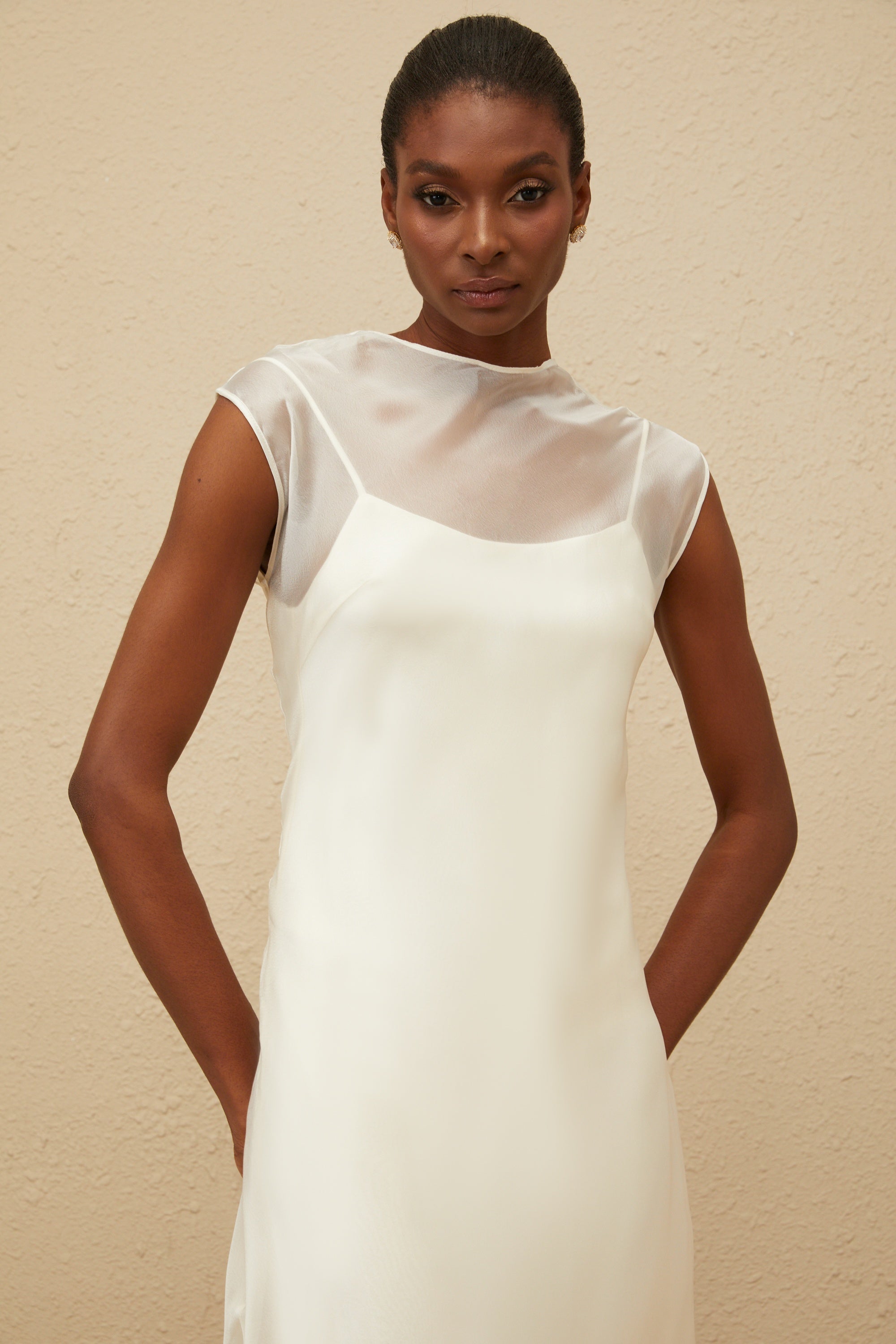 فستان ماكسي أبيض من التول الواسع من إيبوريه