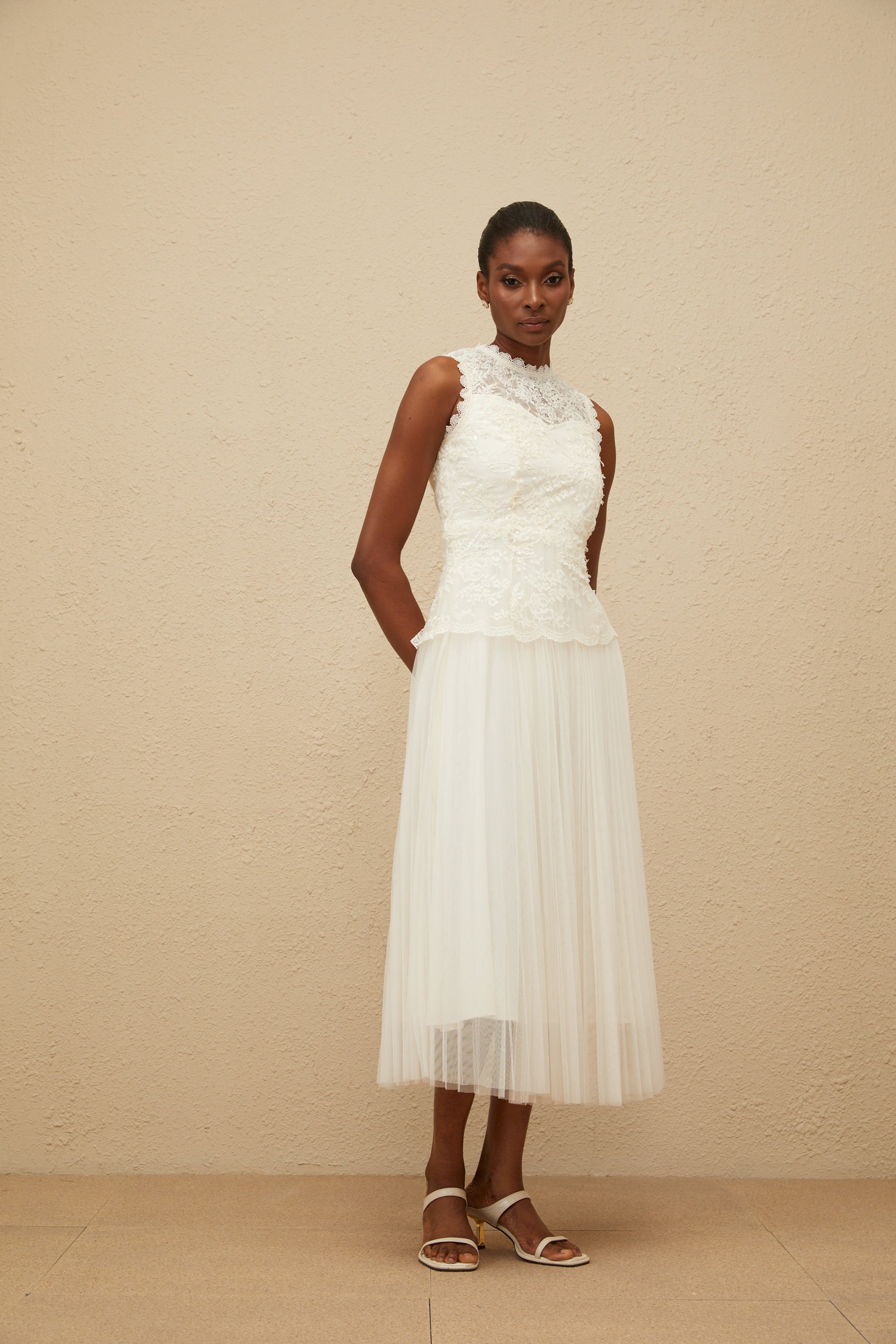 فستان ليوبولدين متوسط الطول من قماش التول والدانتيل المزهر