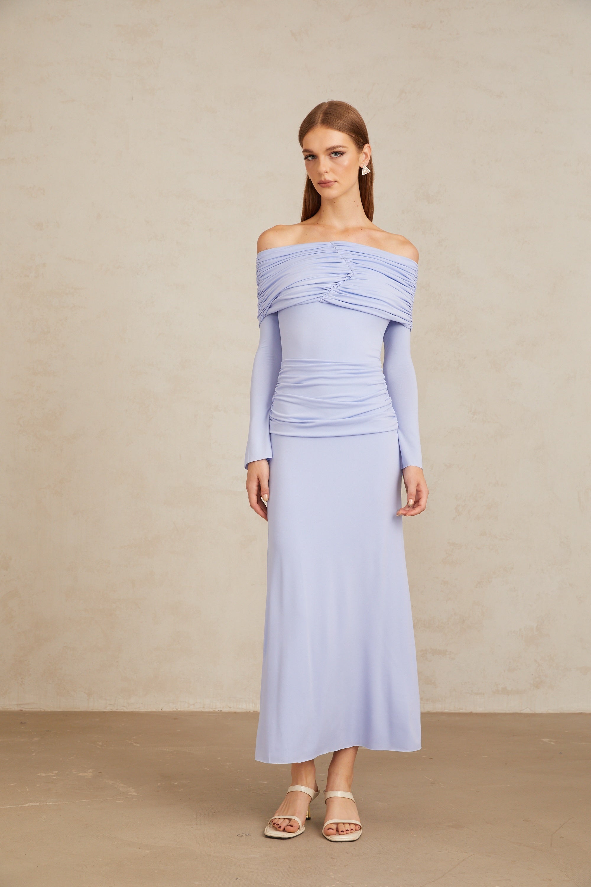 فستان كاتيا ماكسي أزرق فاتح مكشوف الكتفين