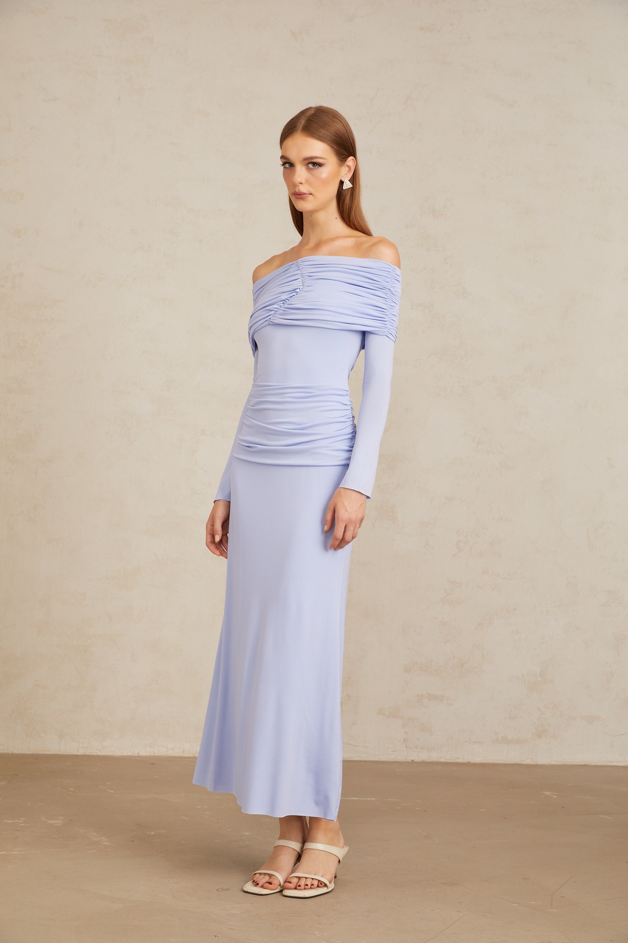 فستان كاتيا ماكسي أزرق فاتح مكشوف الكتفين