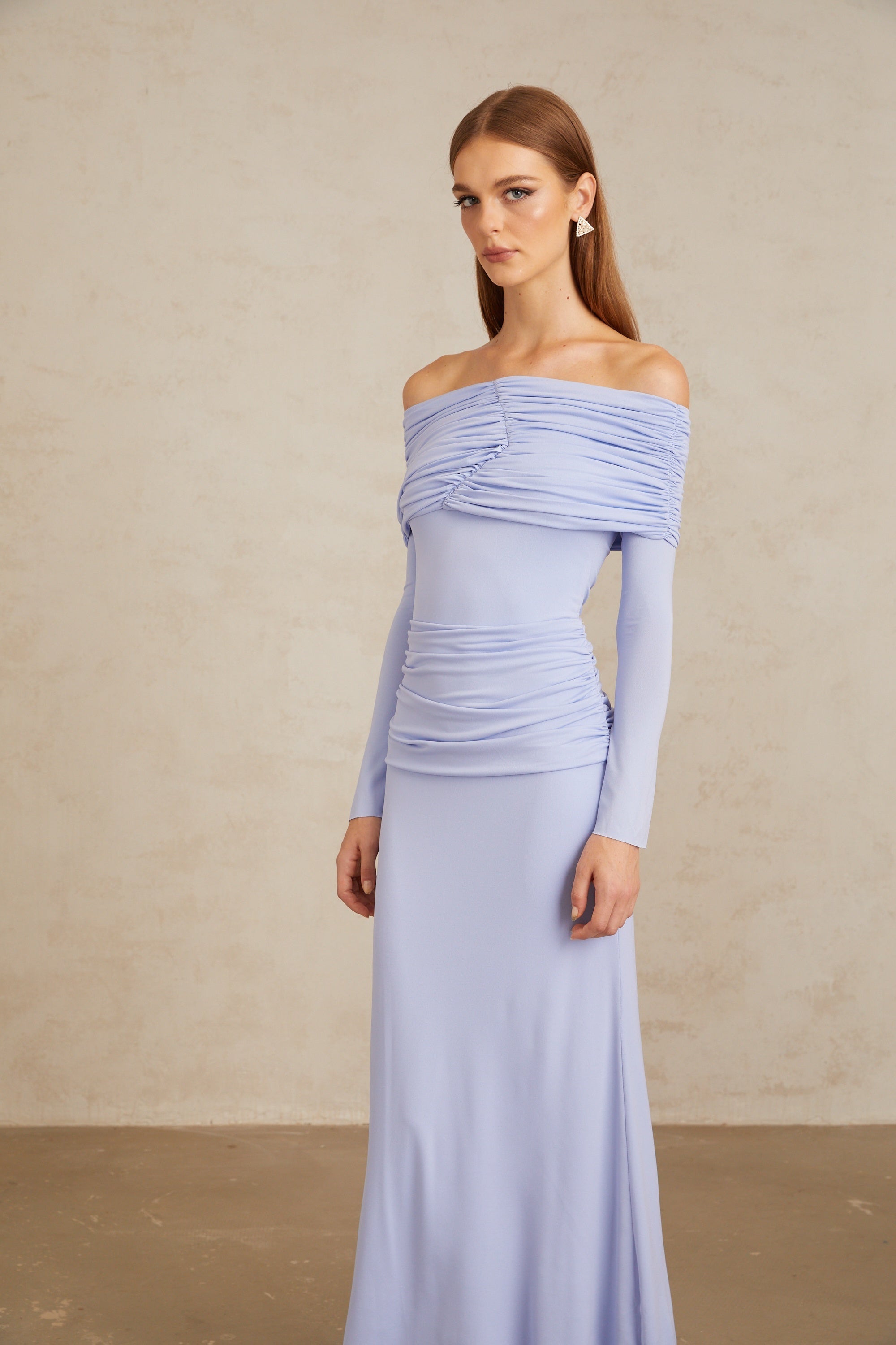 فستان كاتيا ماكسي أزرق فاتح مكشوف الكتفين