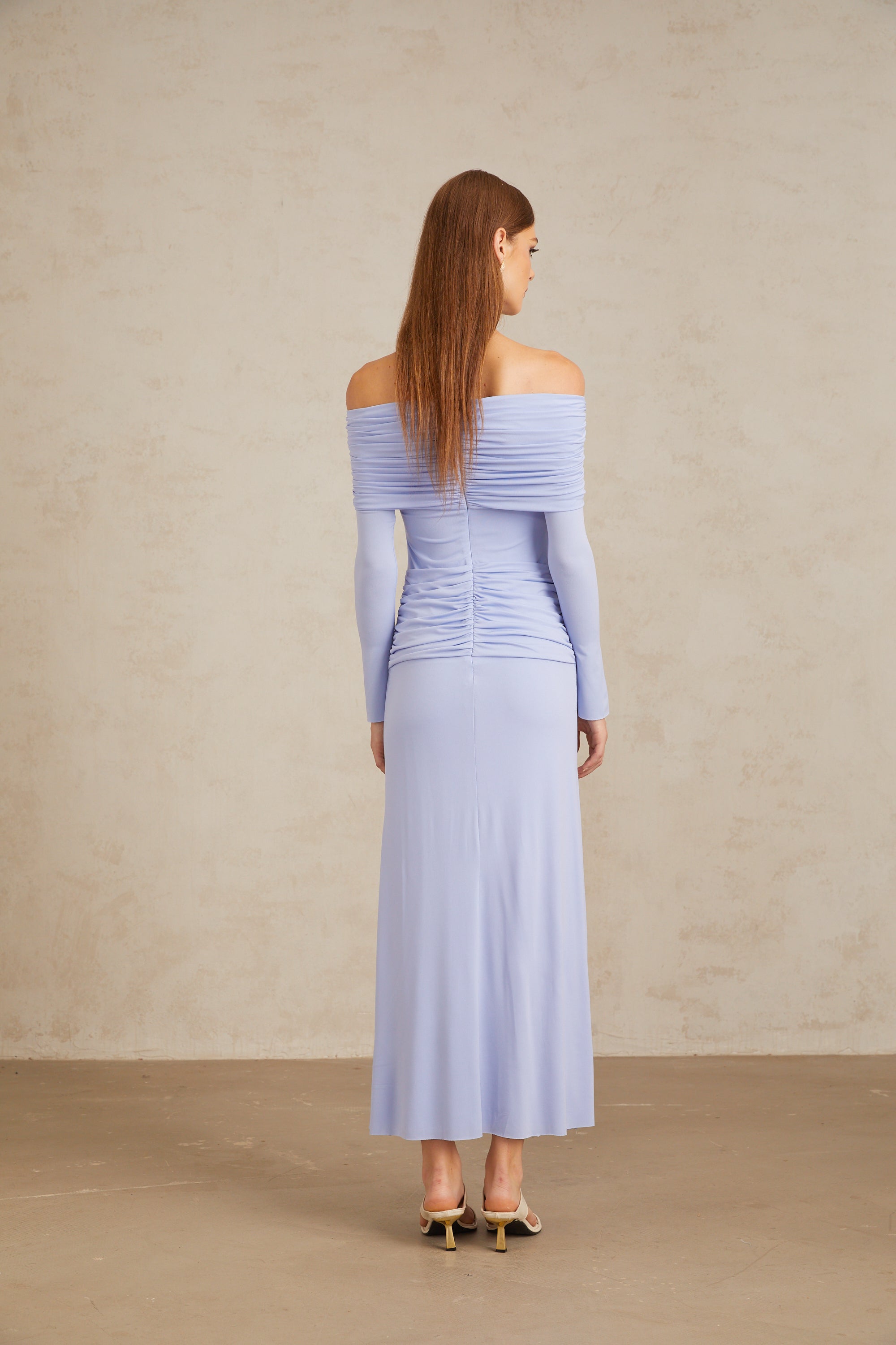 فستان كاتيا ماكسي أزرق فاتح مكشوف الكتفين