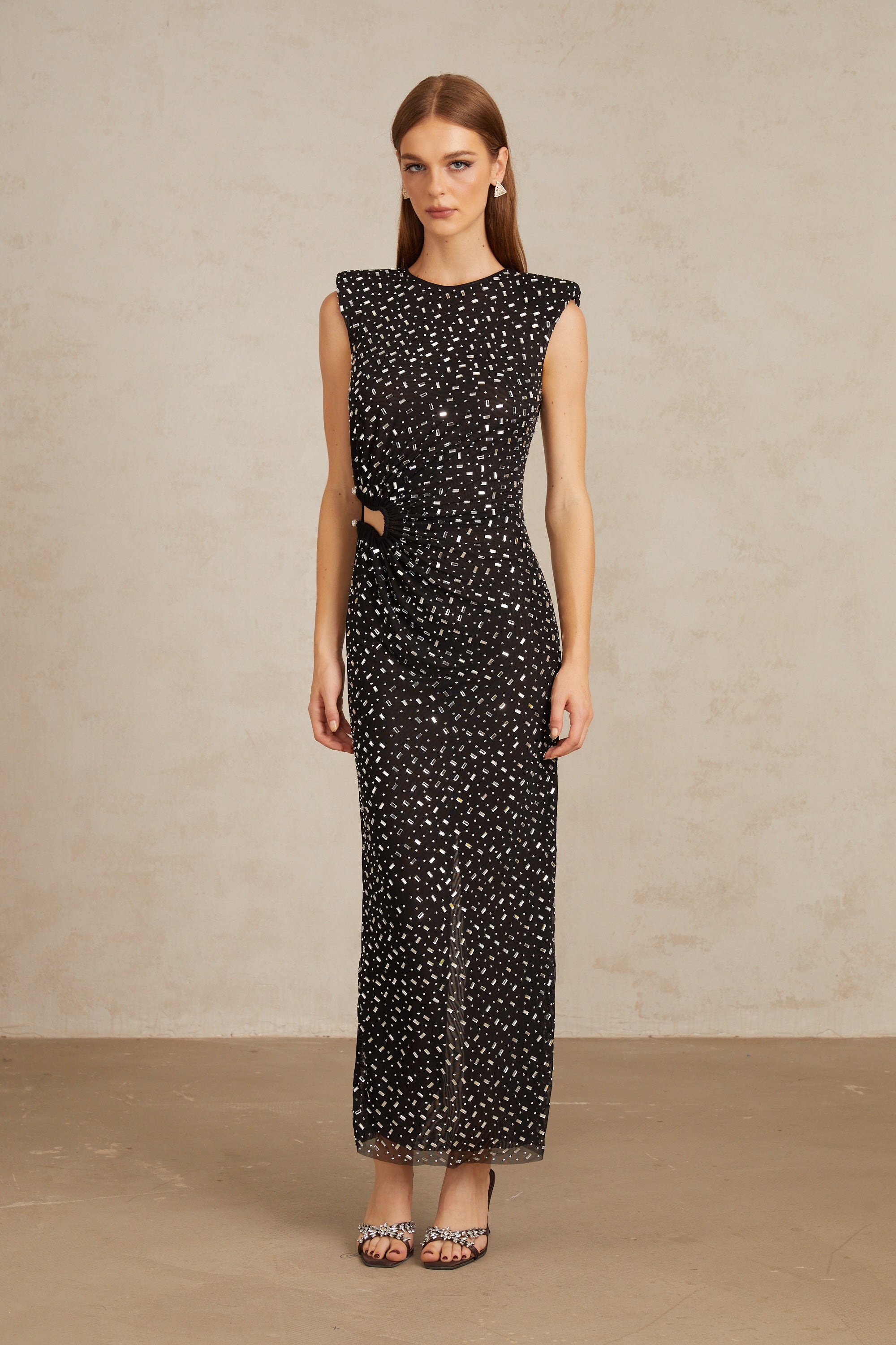 فستان ماكسي من فيليسي أسود مزين بالشبك