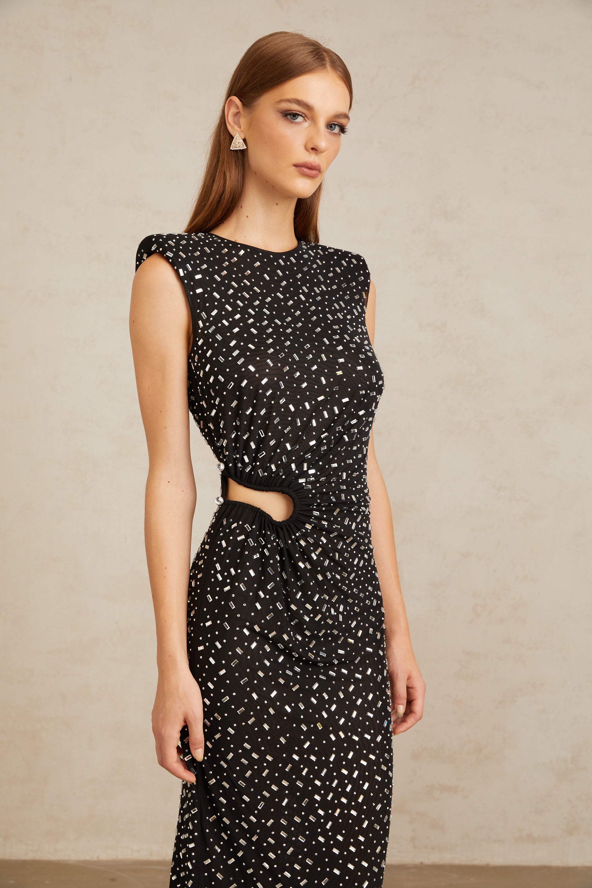 فستان ماكسي من فيليسي أسود مزين بالشبك
