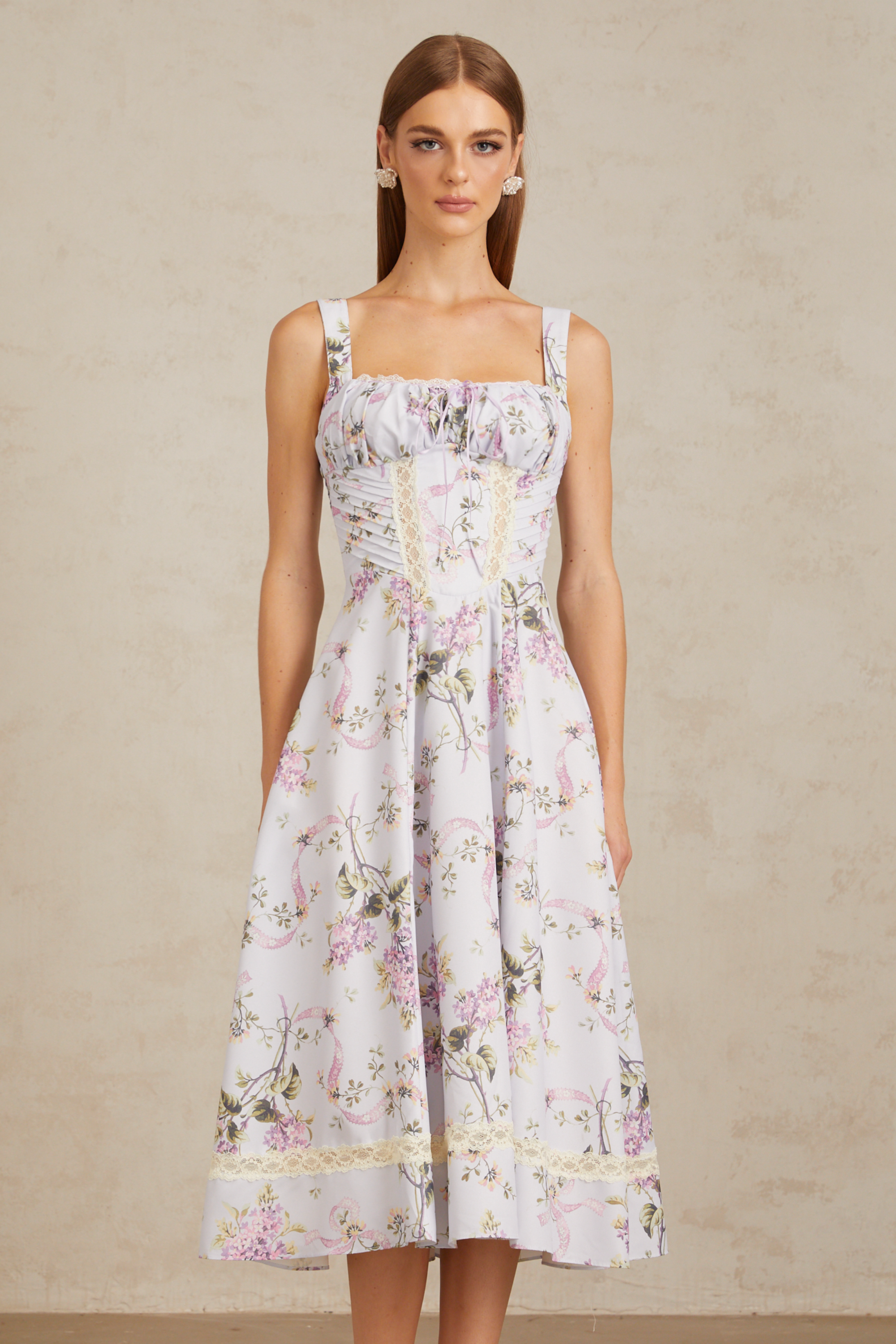 فستان أبولين متوسط الطول مزين بالدانتيل باللون البنفسجي