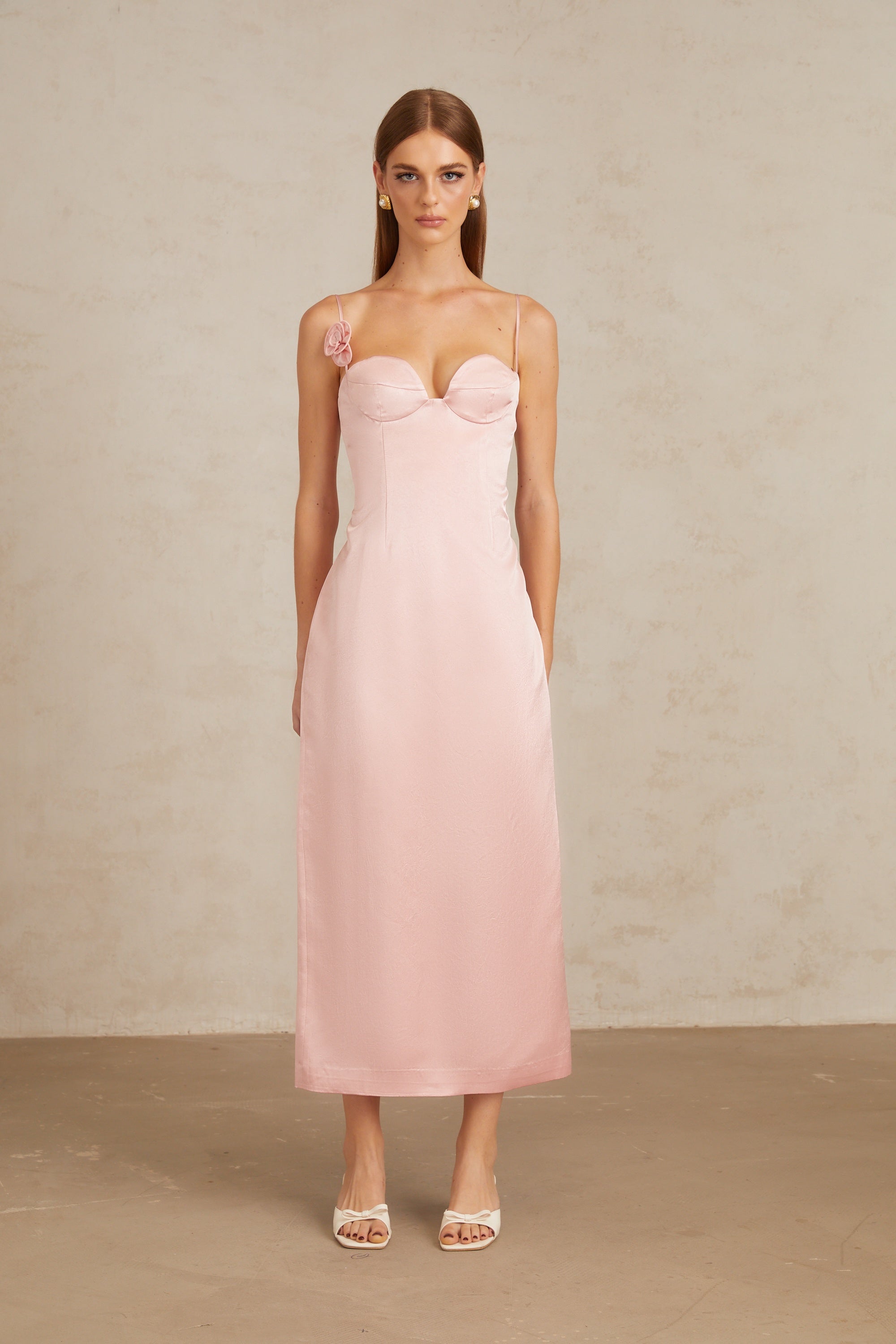 Ida – Rosa Midikleid aus Satin mit Blumenmuster