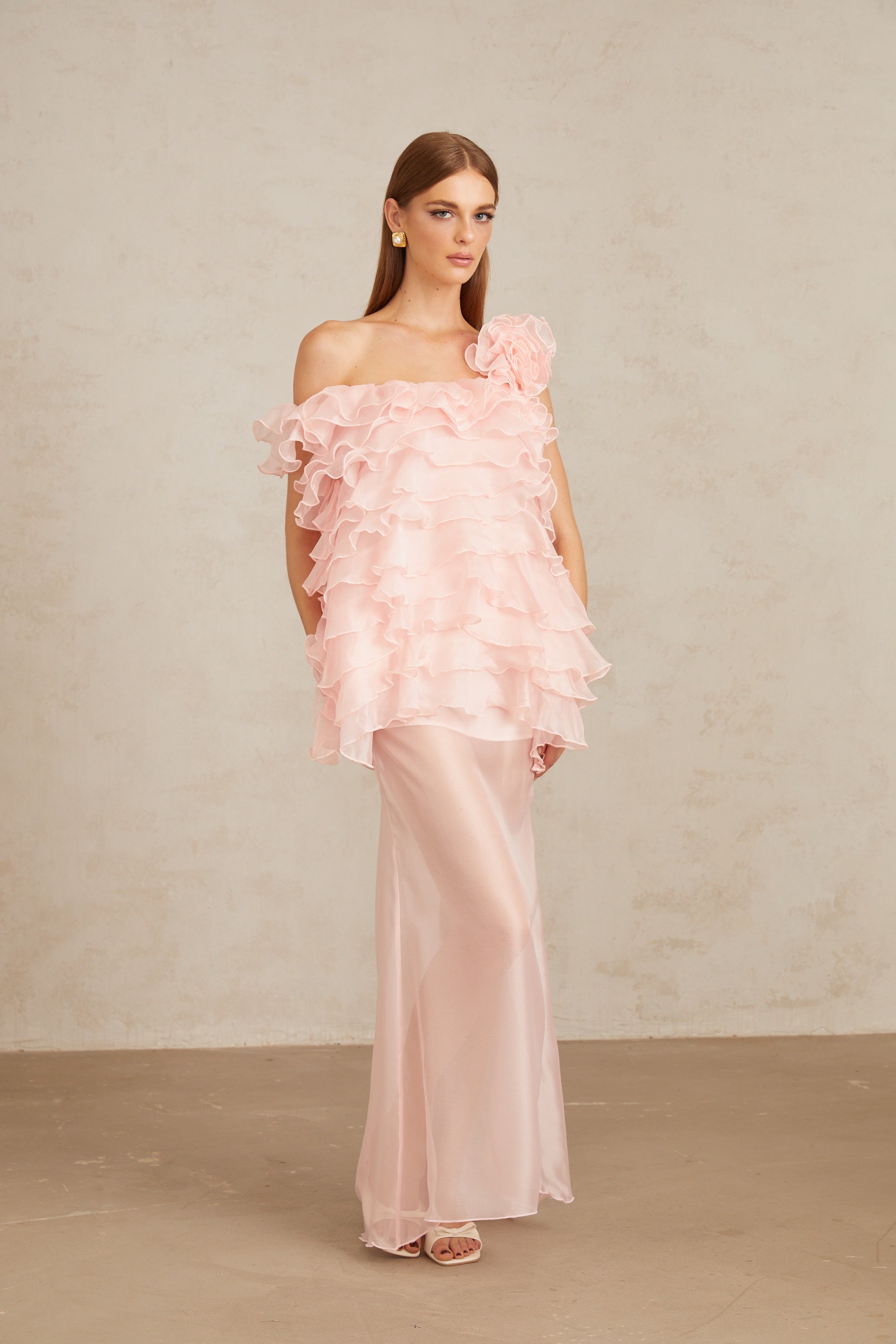 طقم فستان و تنورة روزالي الوردي متعدد الطبقات ذو الزخارف الزهرية