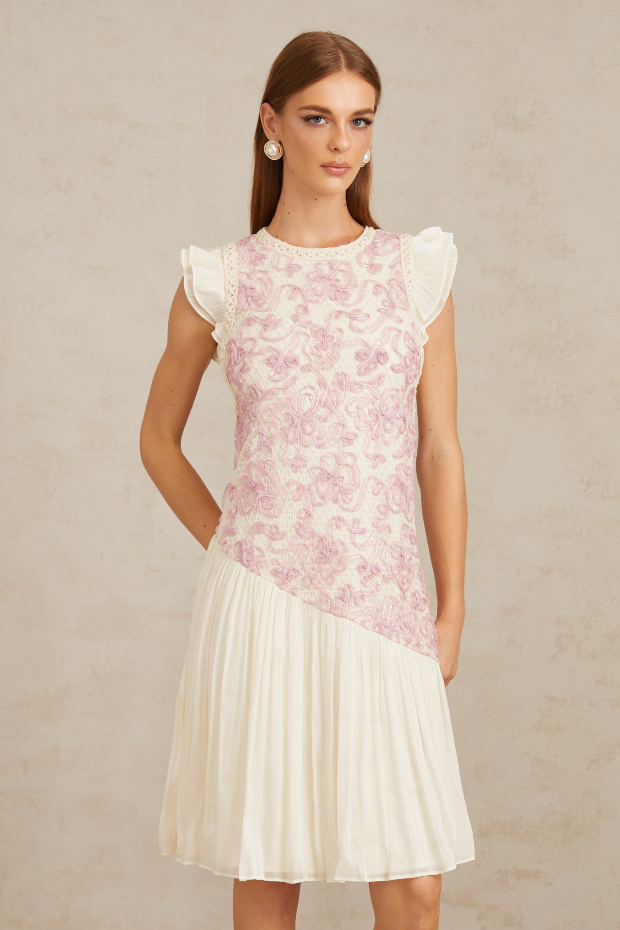 Charitina – Rosa, gehäkeltes Midikleid mit floralem Einsatz