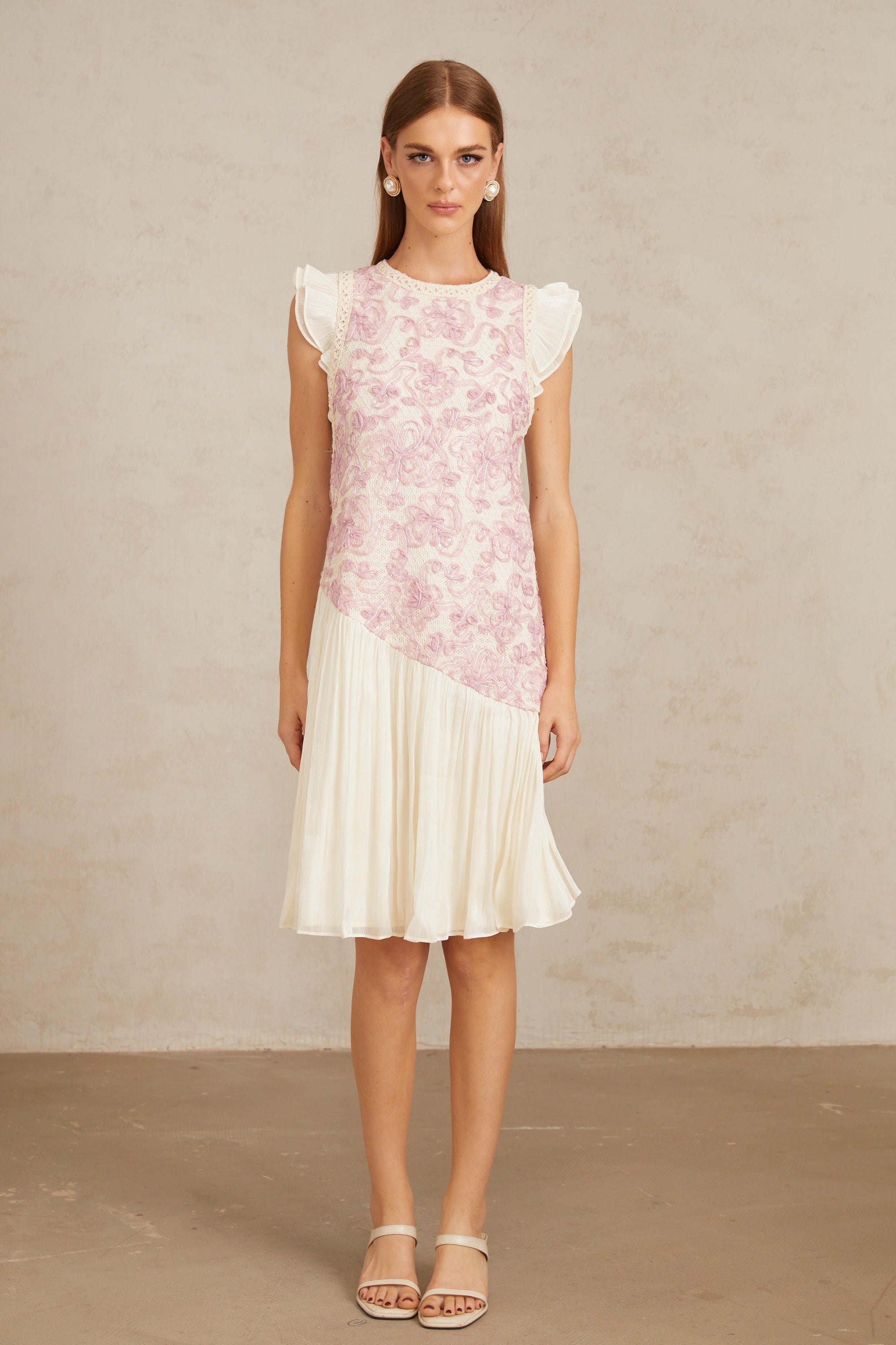 Charitina – Rosa, gehäkeltes Midikleid mit floralem Einsatz