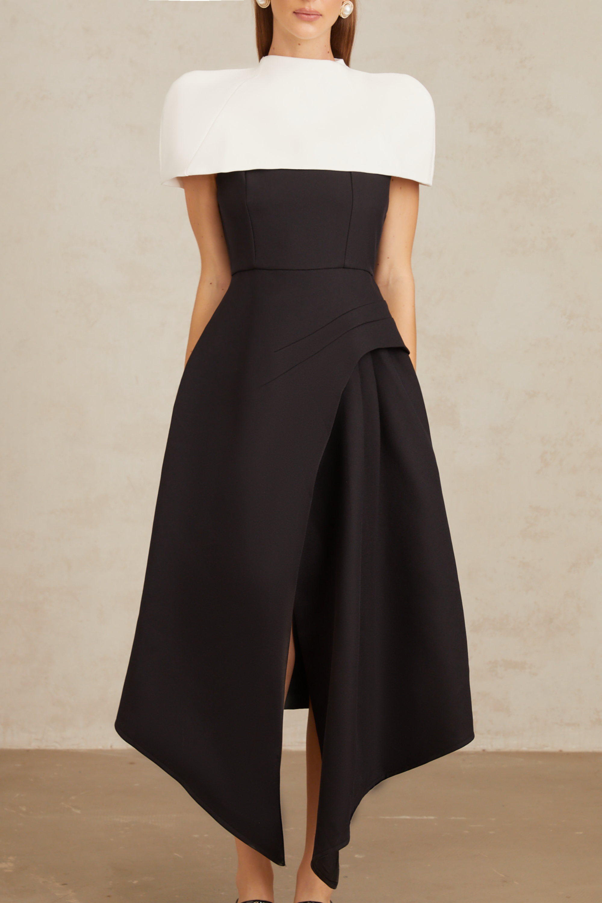 فستان فابيان متوسط الطول بألوان متعددة مع تفاصيل شال