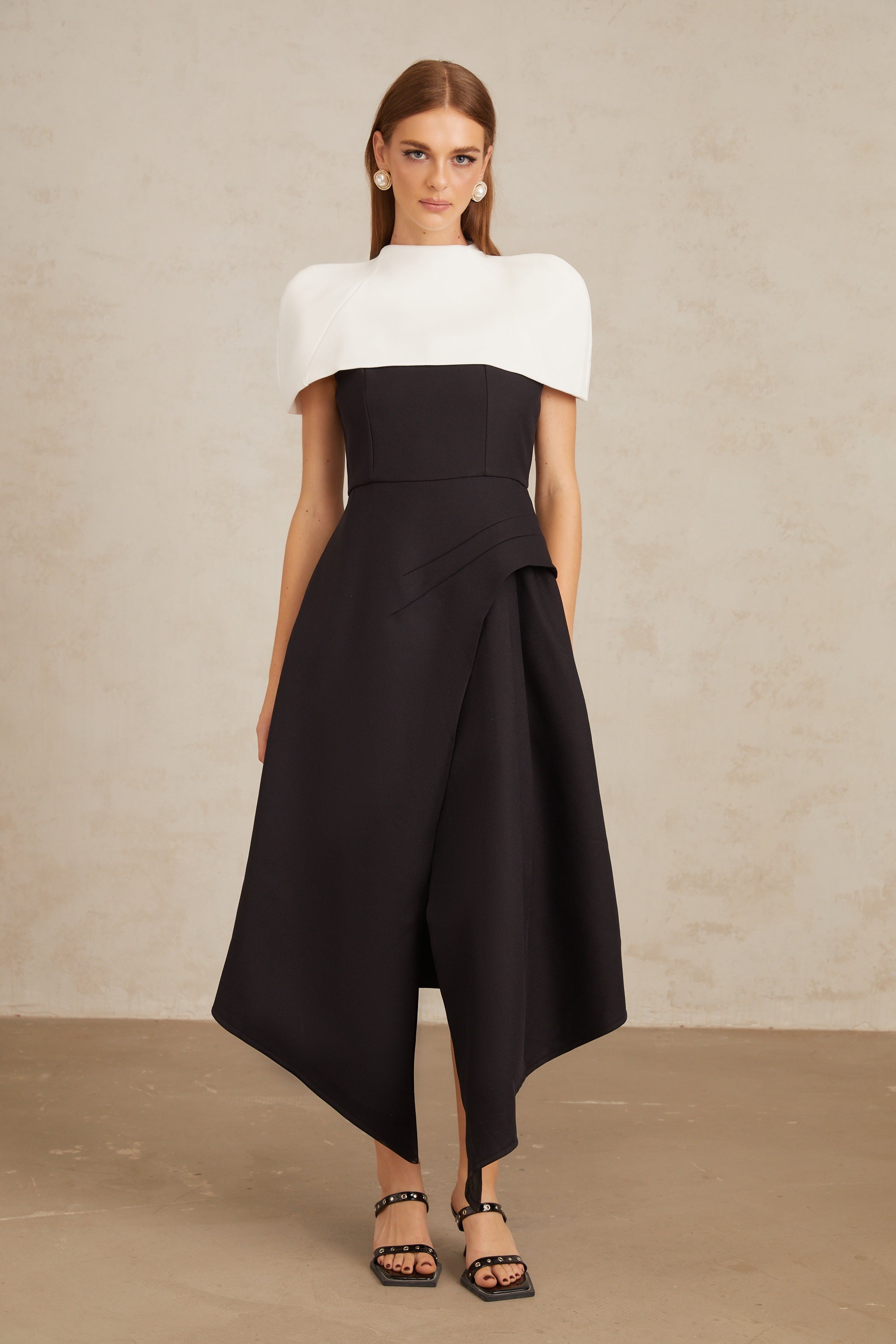 فستان فابيان متوسط الطول بألوان متعددة مع تفاصيل شال