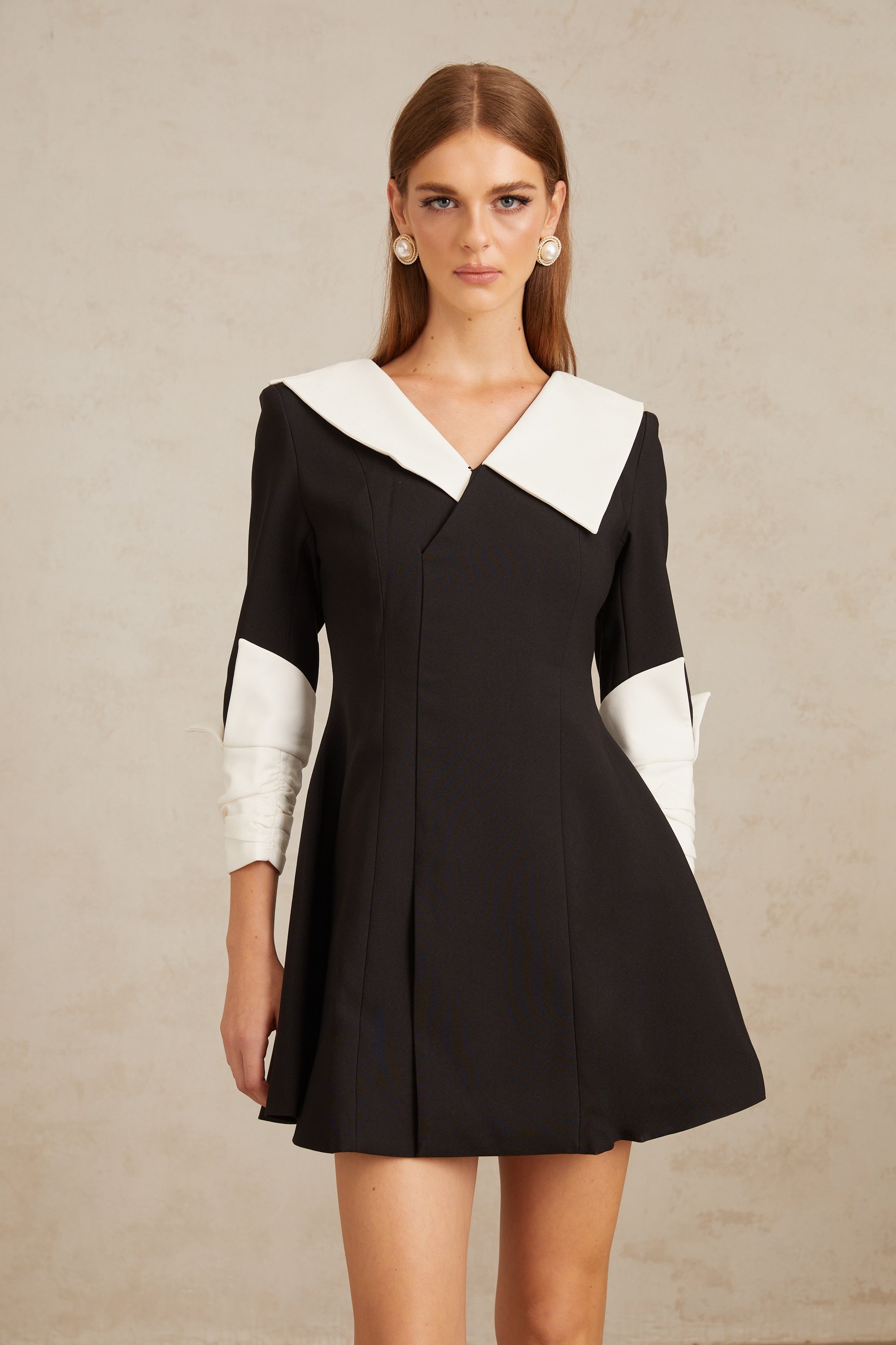 فستان كارين قصير واسع من الأمام بألوان متعددة