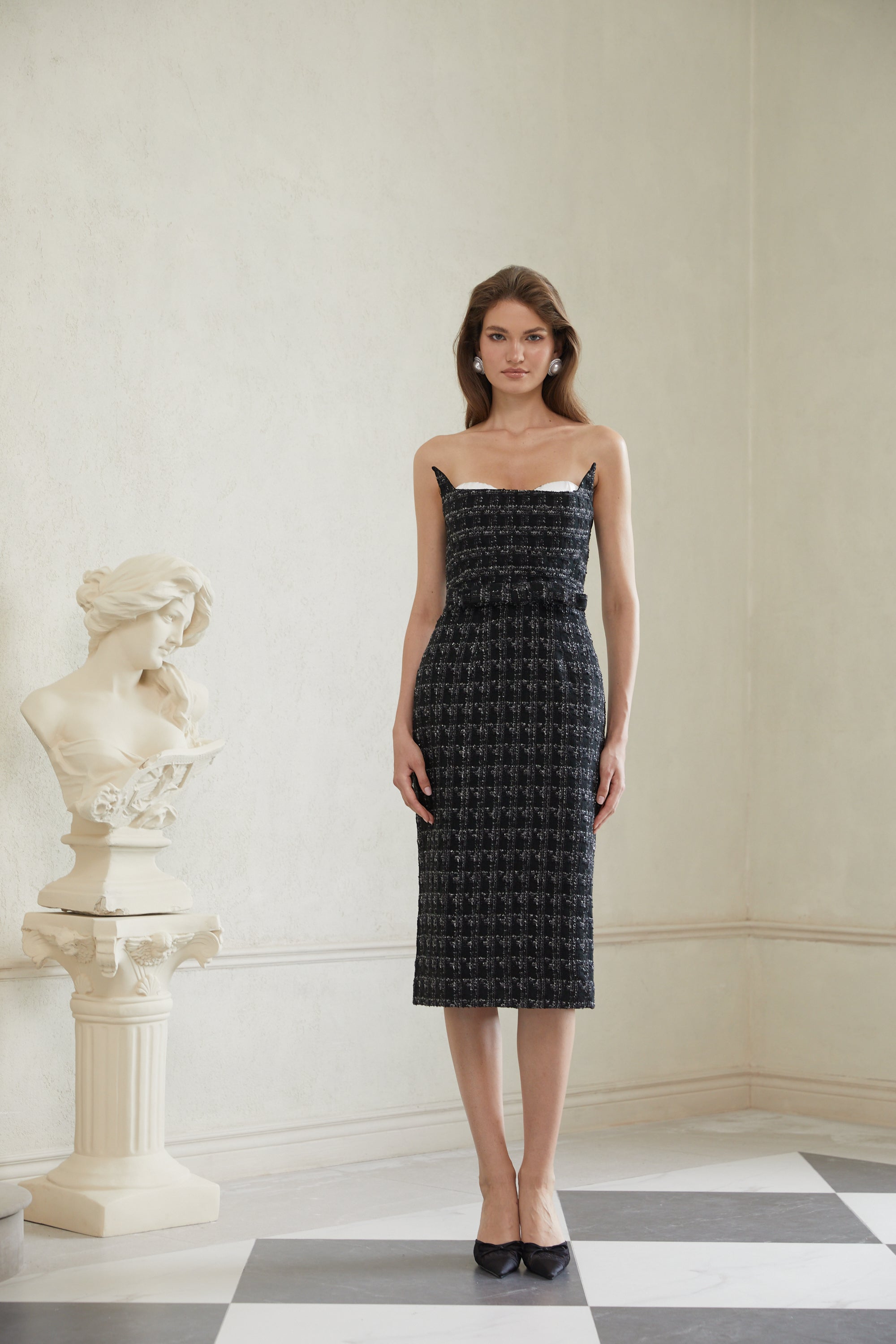 فستان راوها متوسط الطول من قماش التويد المنقوش باللون الأسود