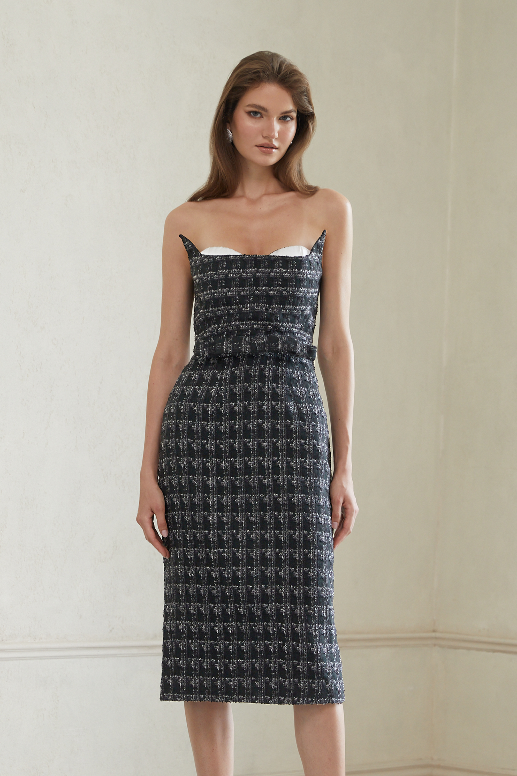 فستان راوها متوسط الطول من قماش التويد المنقوش باللون الأسود