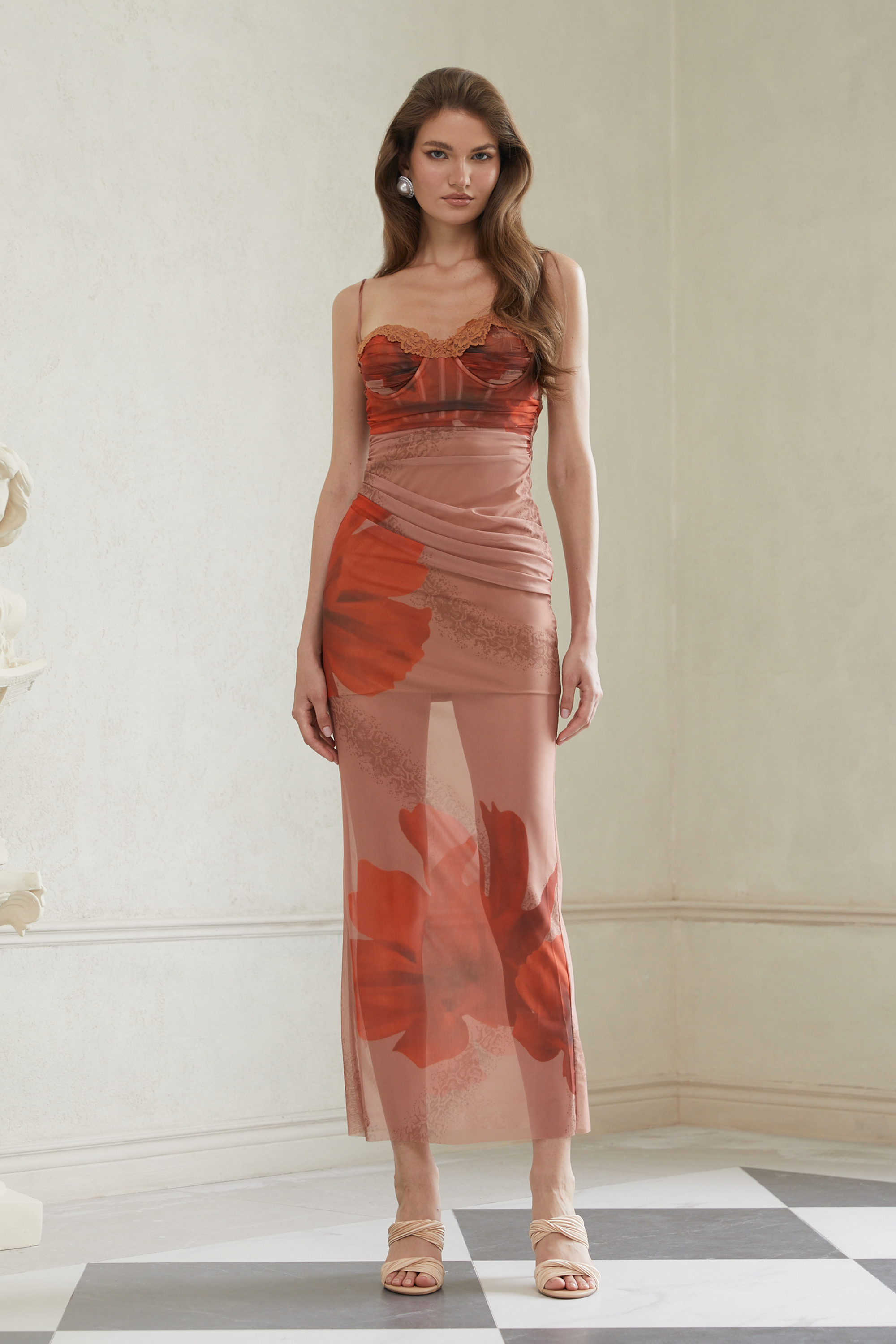 فستان ماكسي شبكي بطبعة زهور بني لامع