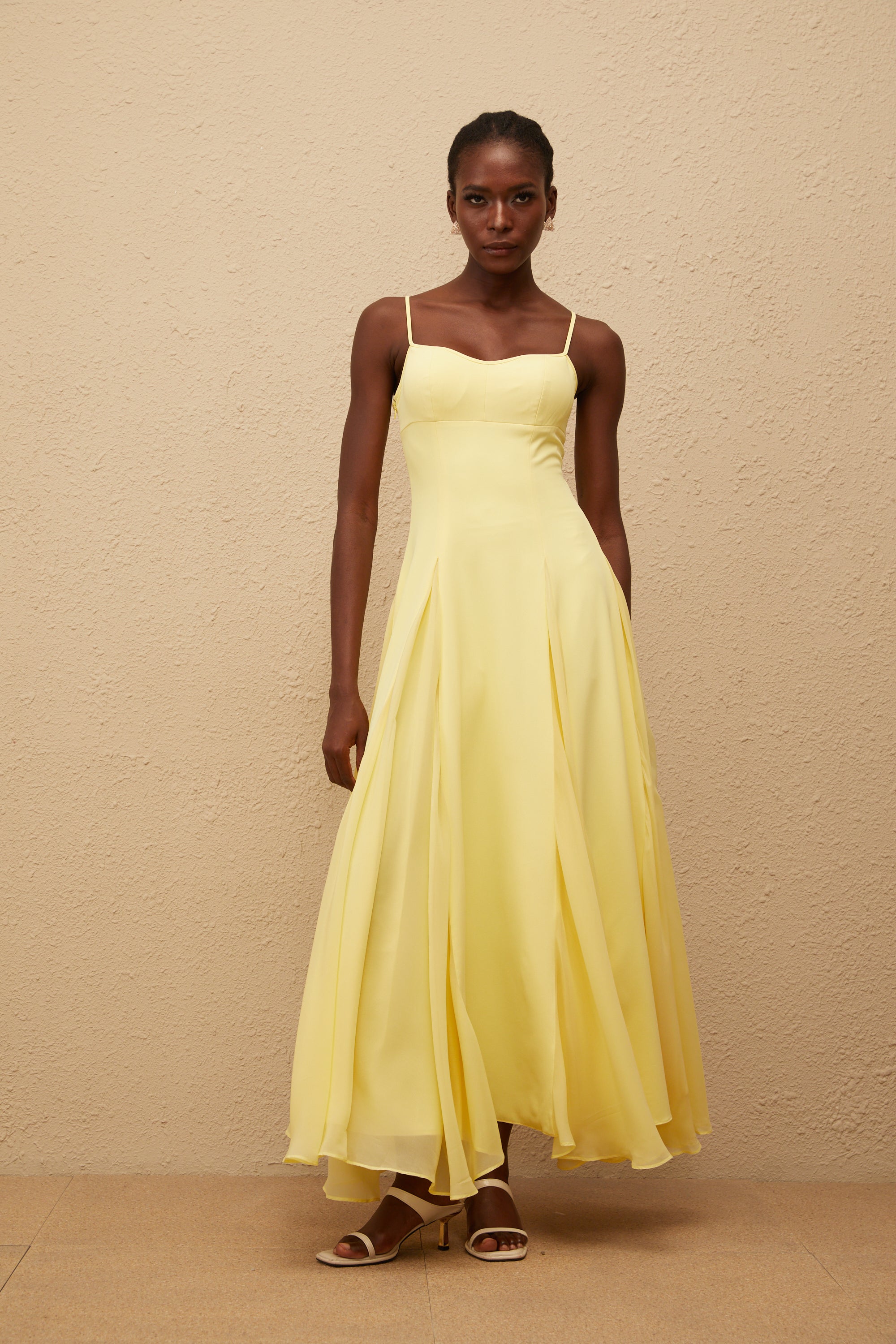 فستان صوفي ماكسي أصفر مطوي