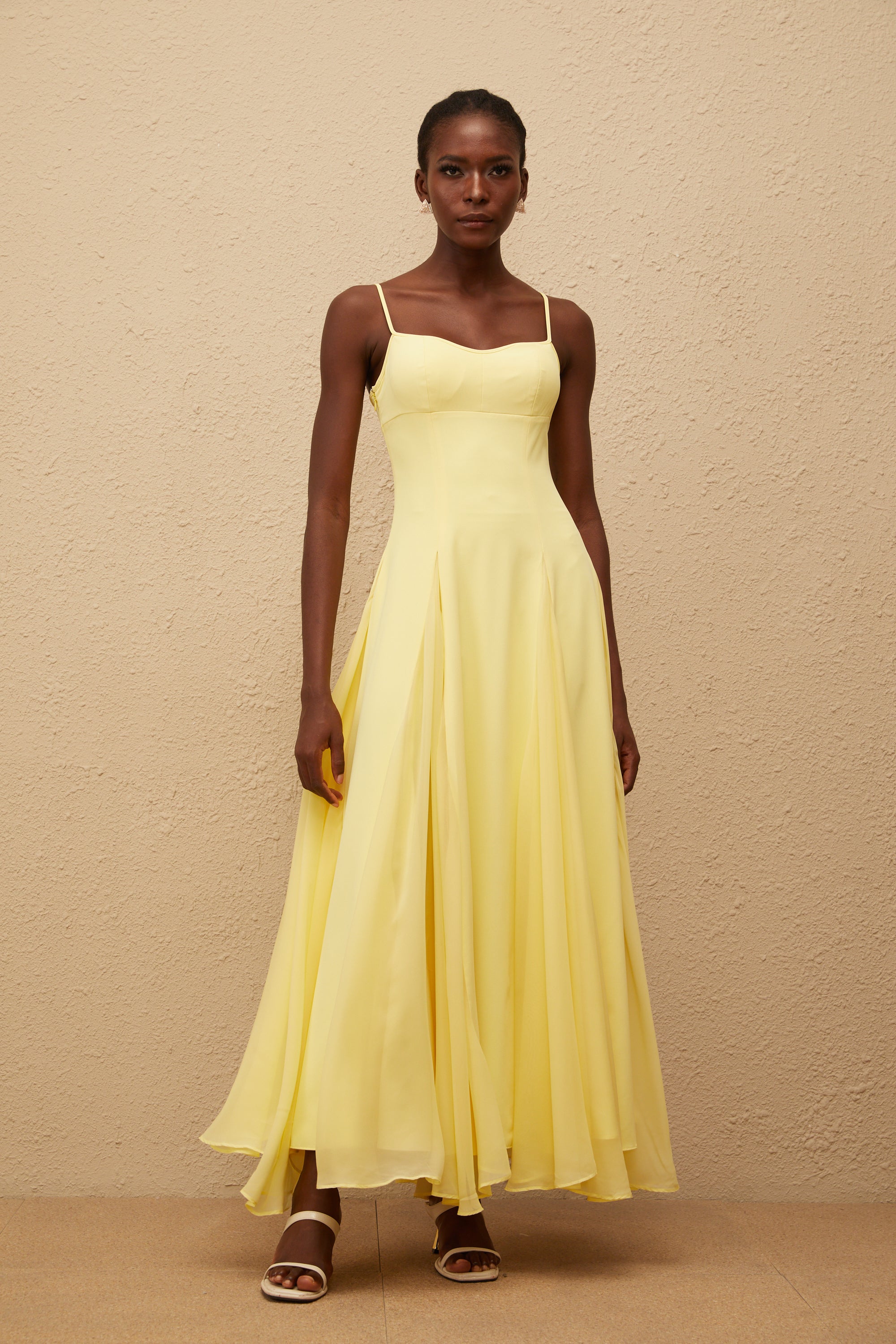 فستان صوفي ماكسي أصفر مطوي