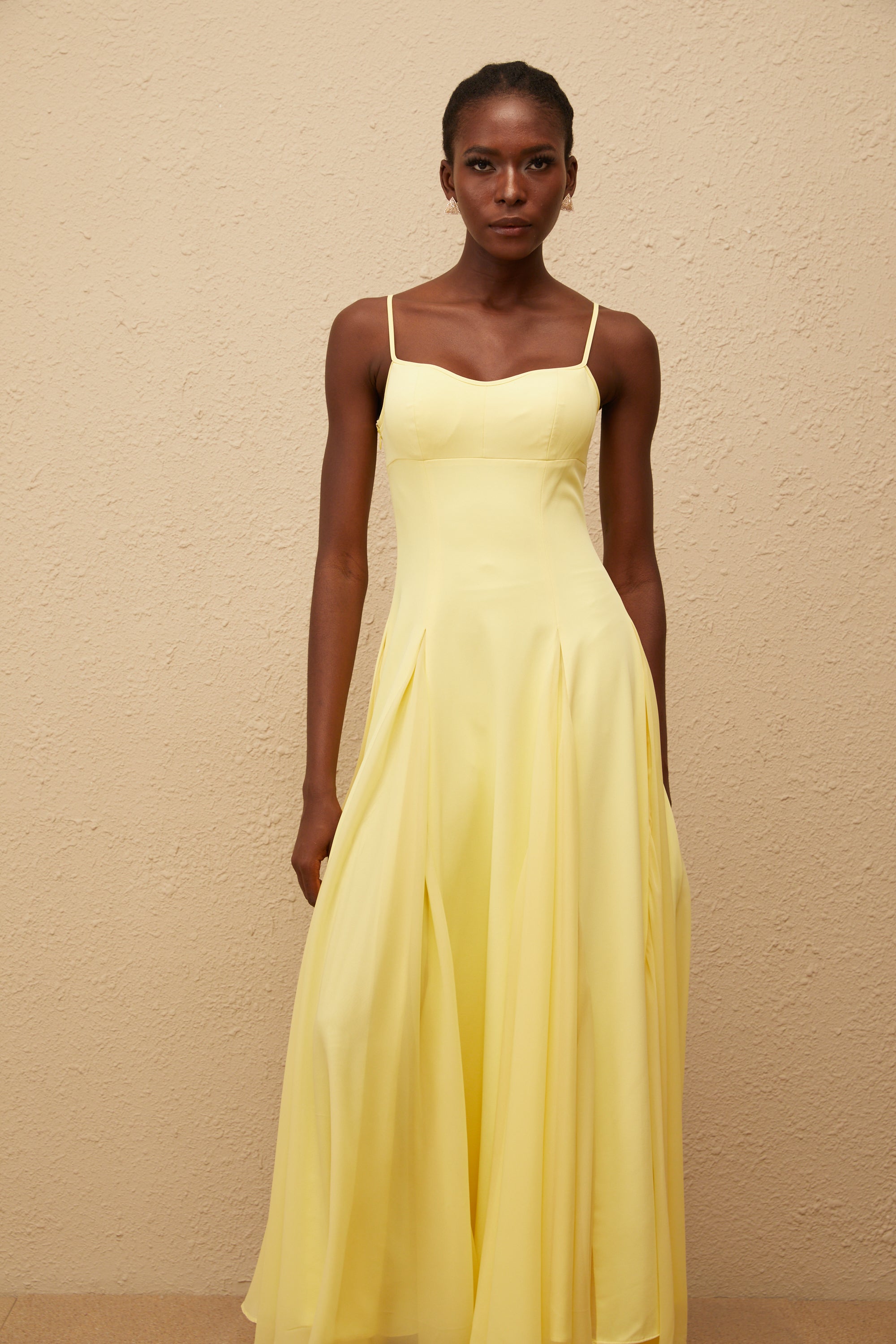 فستان صوفي ماكسي أصفر مطوي