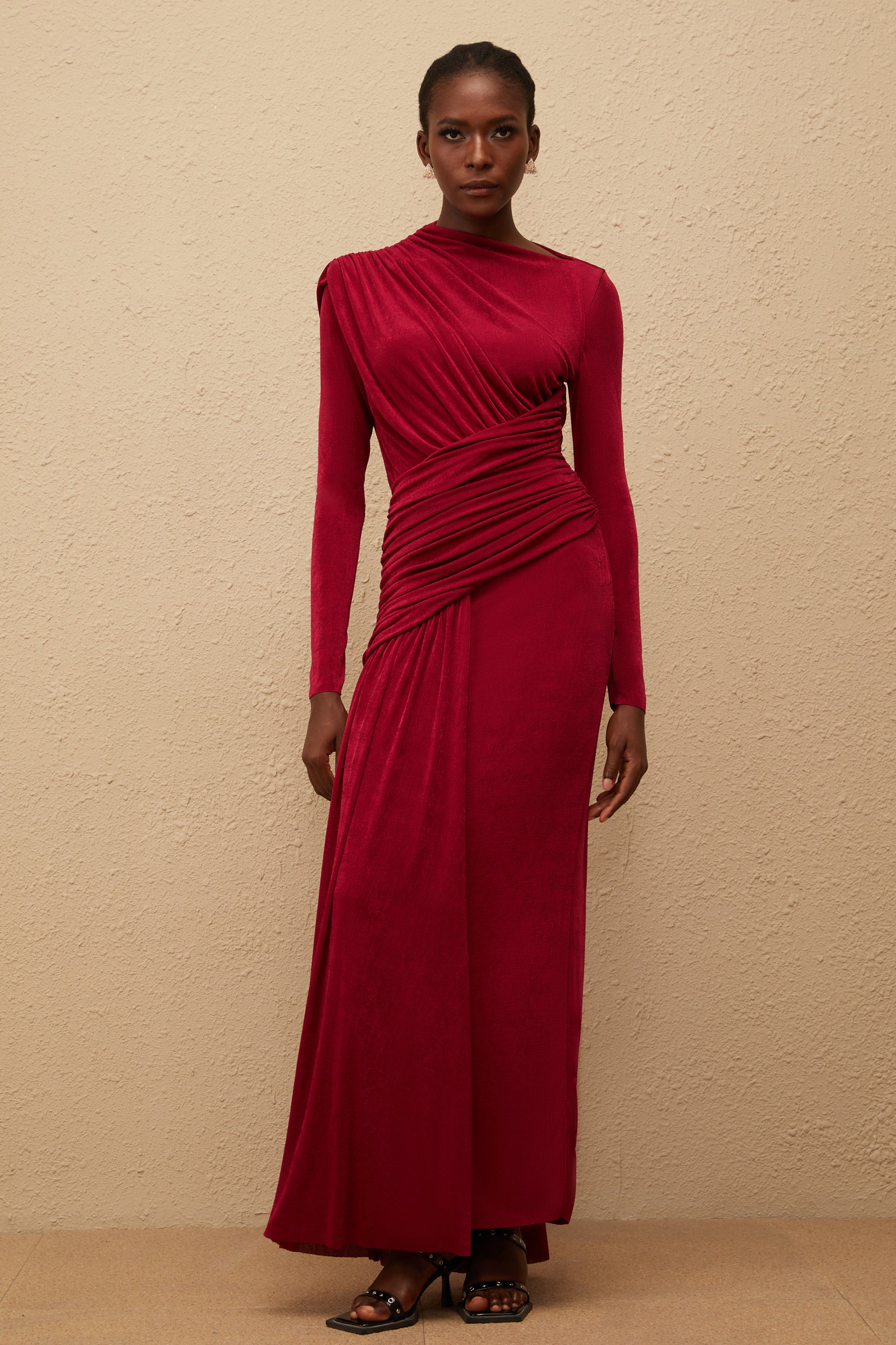 Charme – Rotes, gerüschtes Maxikleid