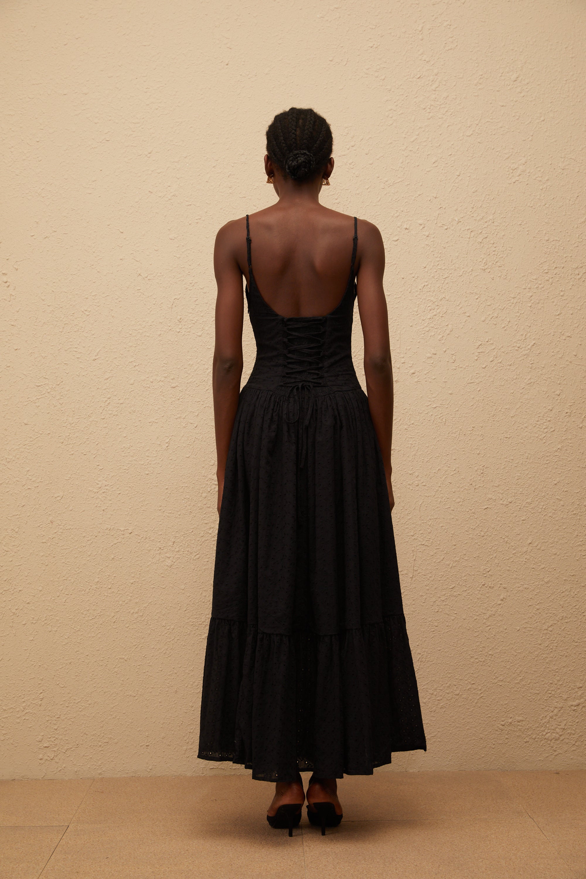 Amalia – Schwarzes, besticktes Korsett-Maxikleid