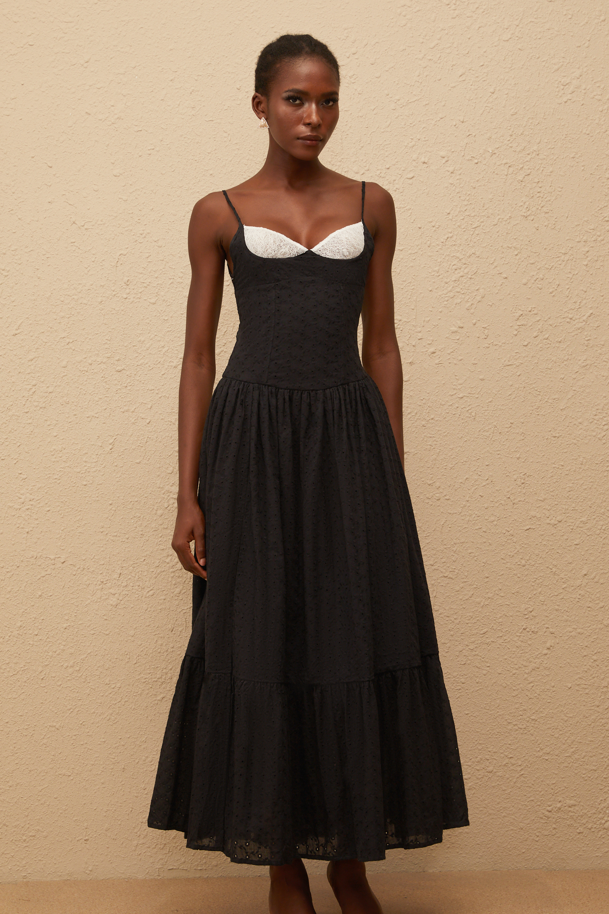 Amalia – Schwarzes, besticktes Korsett-Maxikleid