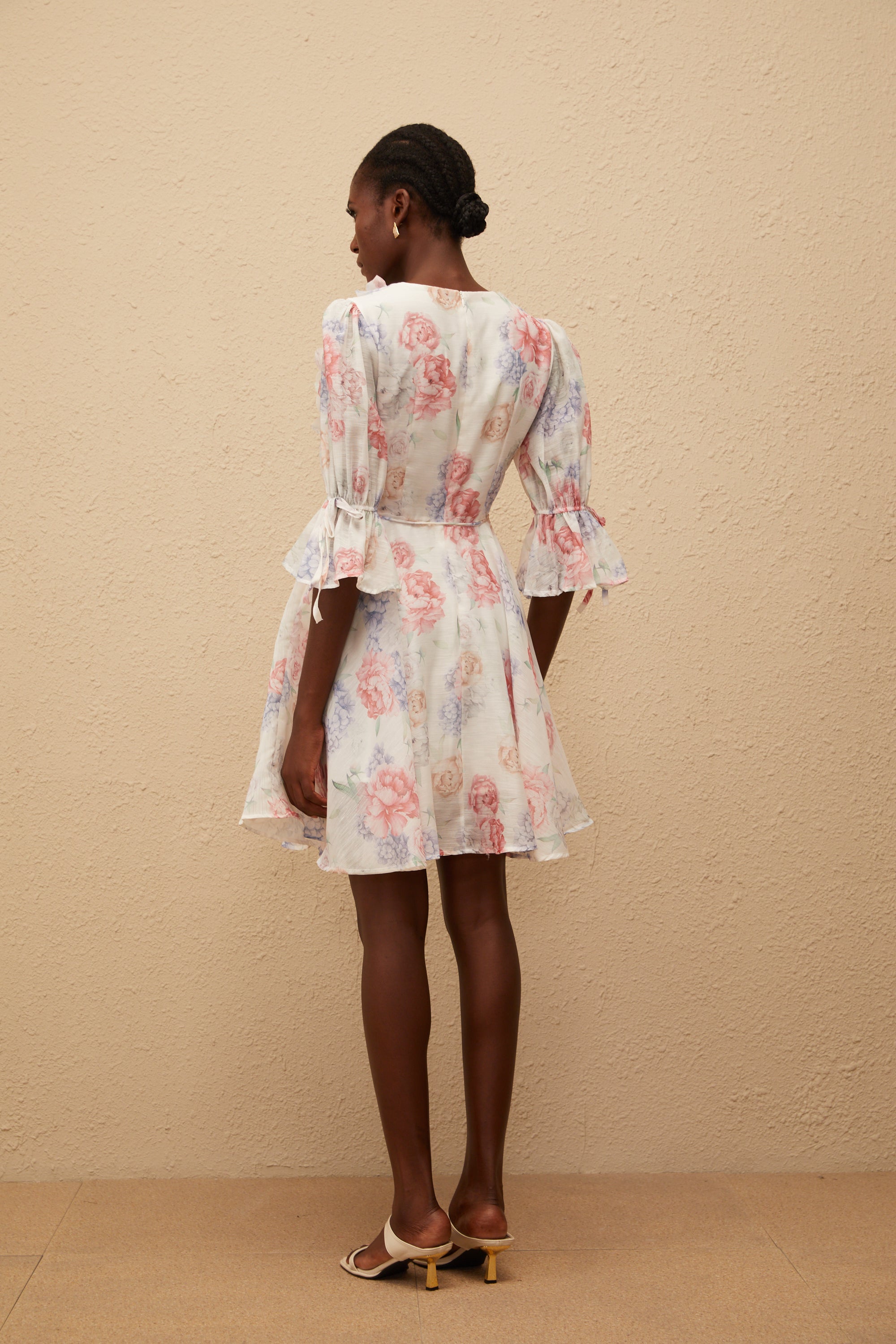 Téa White Floral Appliqué Mini Dress