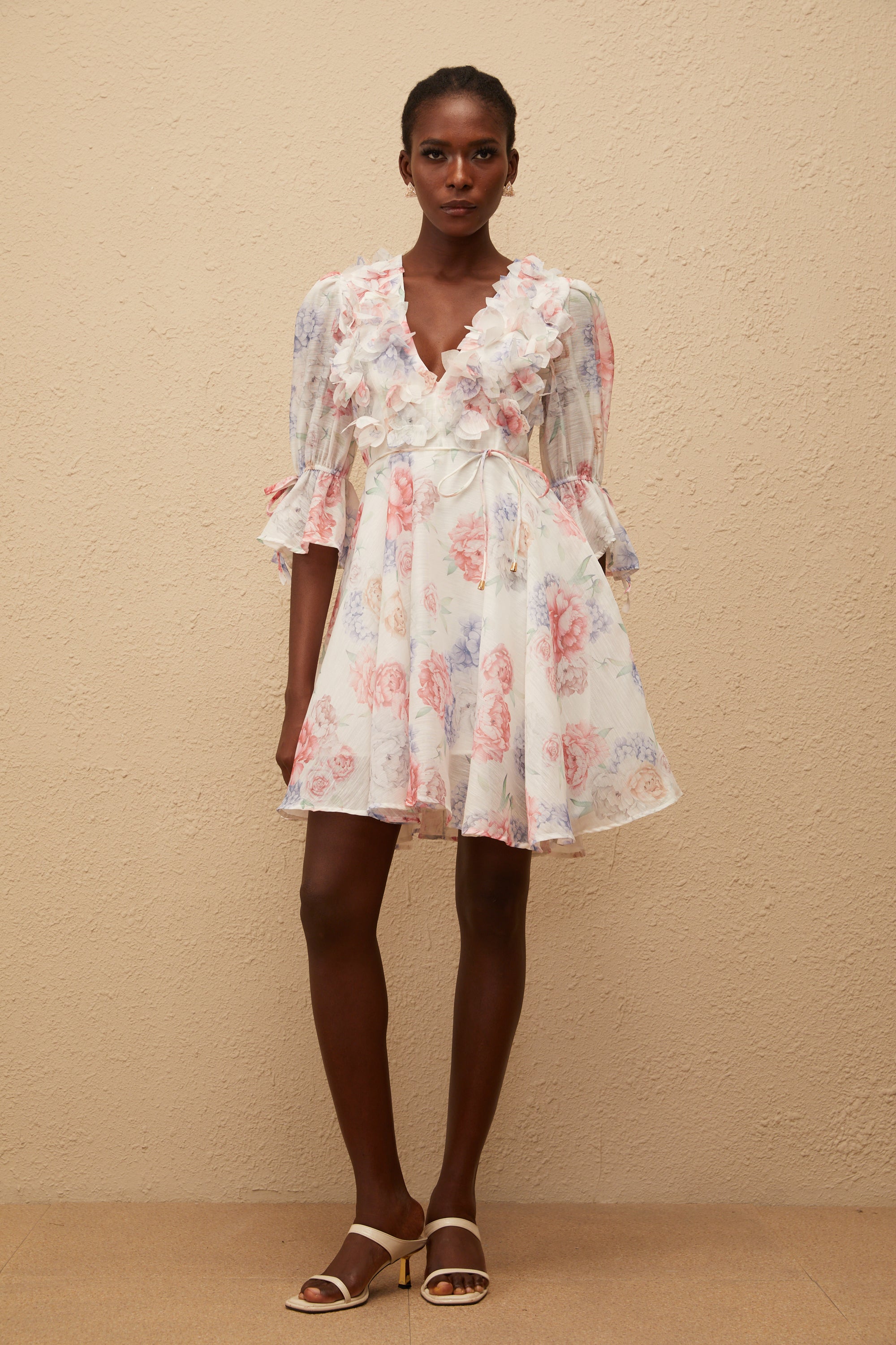 Téa White Floral Appliqué Mini Dress