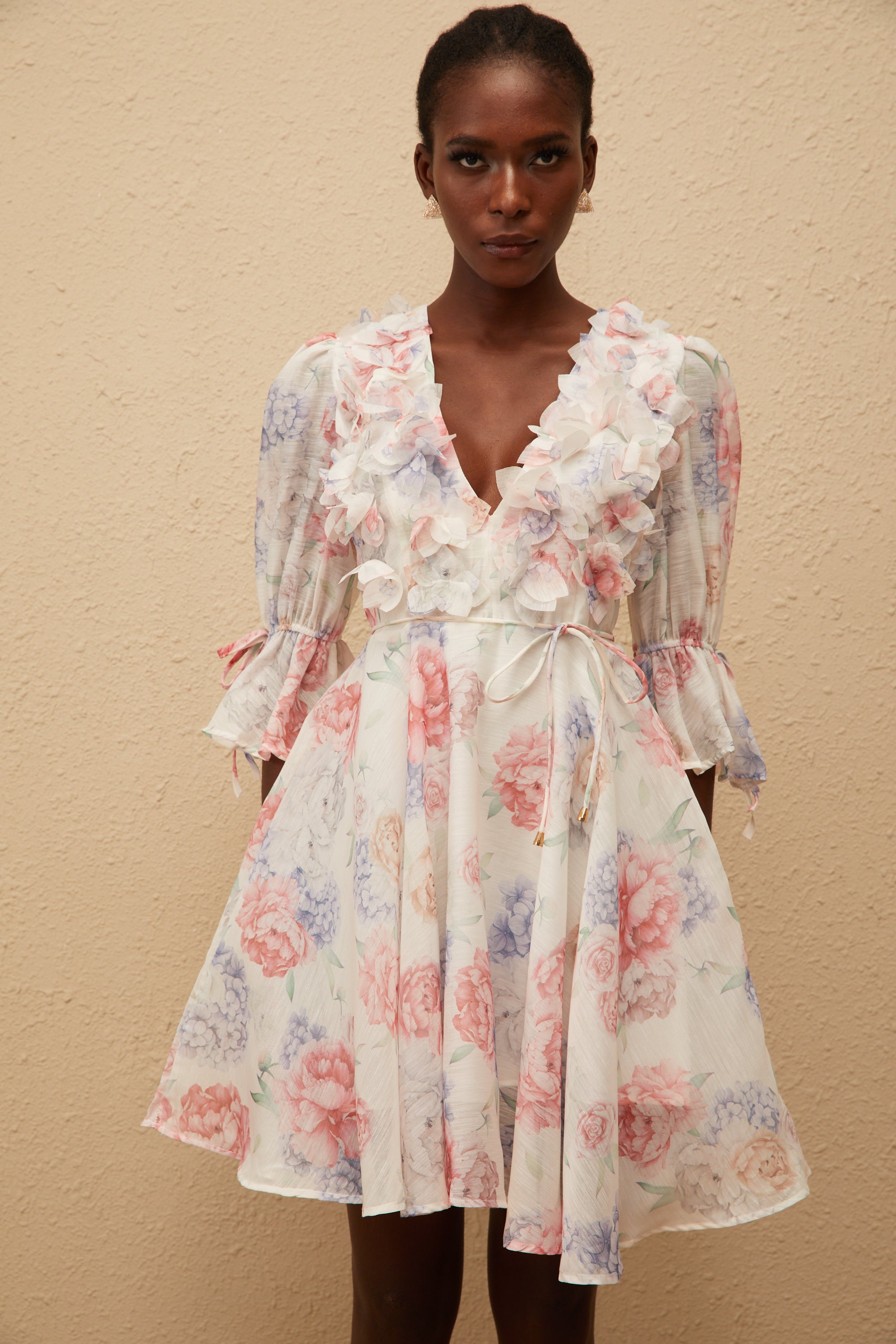 Téa White Floral Appliqué Mini Dress