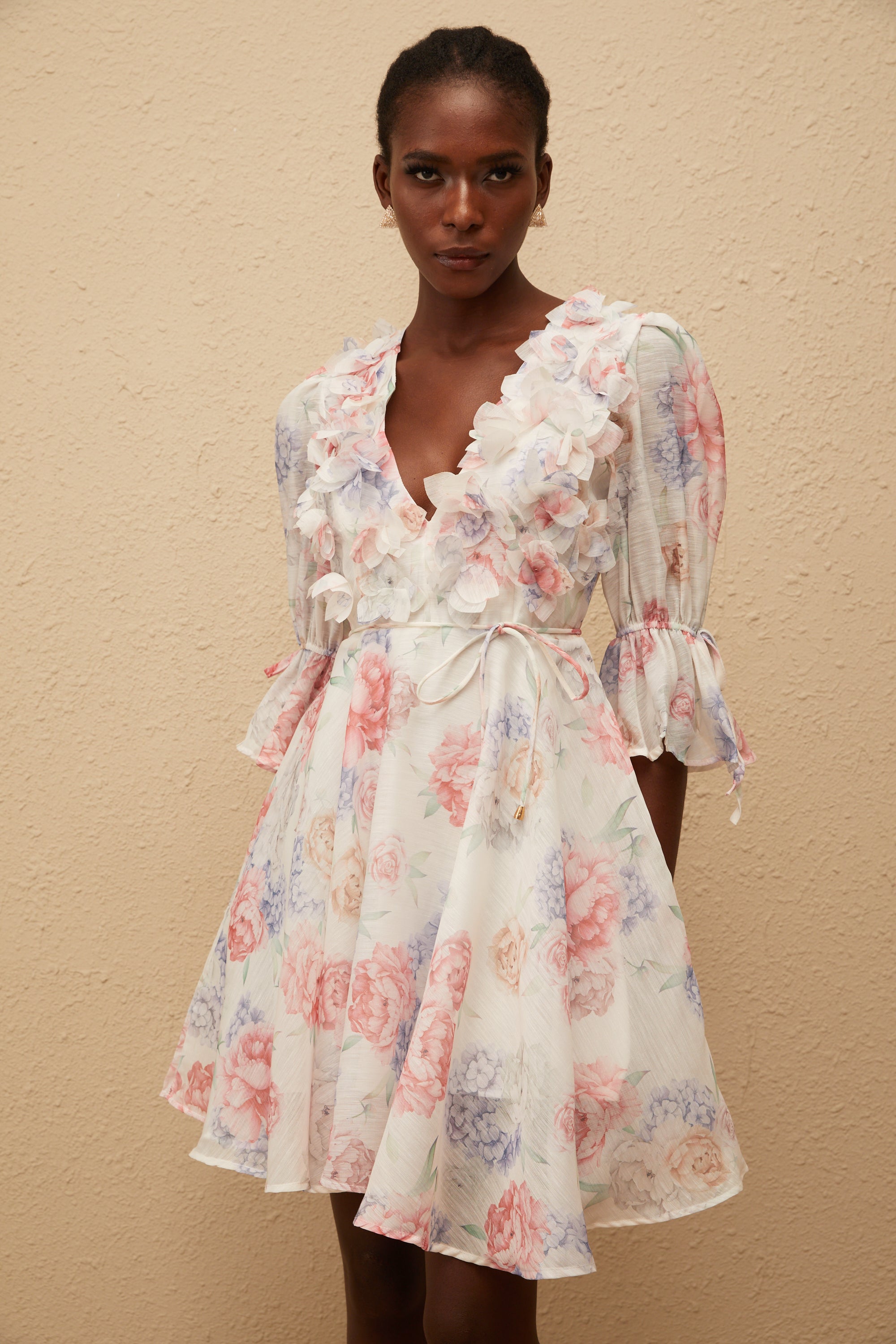 Téa White Floral Appliqué Mini Dress