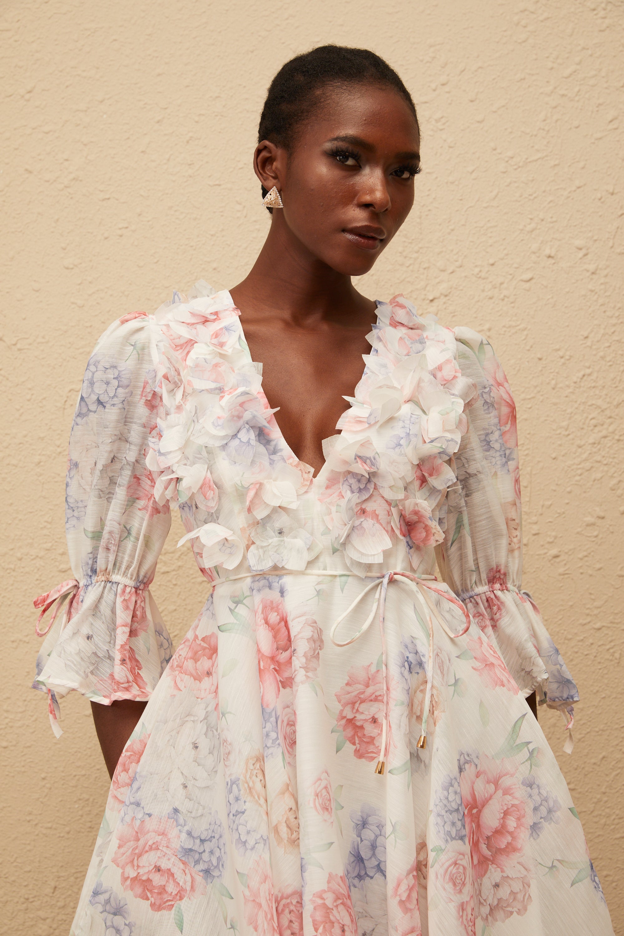 Téa White Floral Appliqué Mini Dress