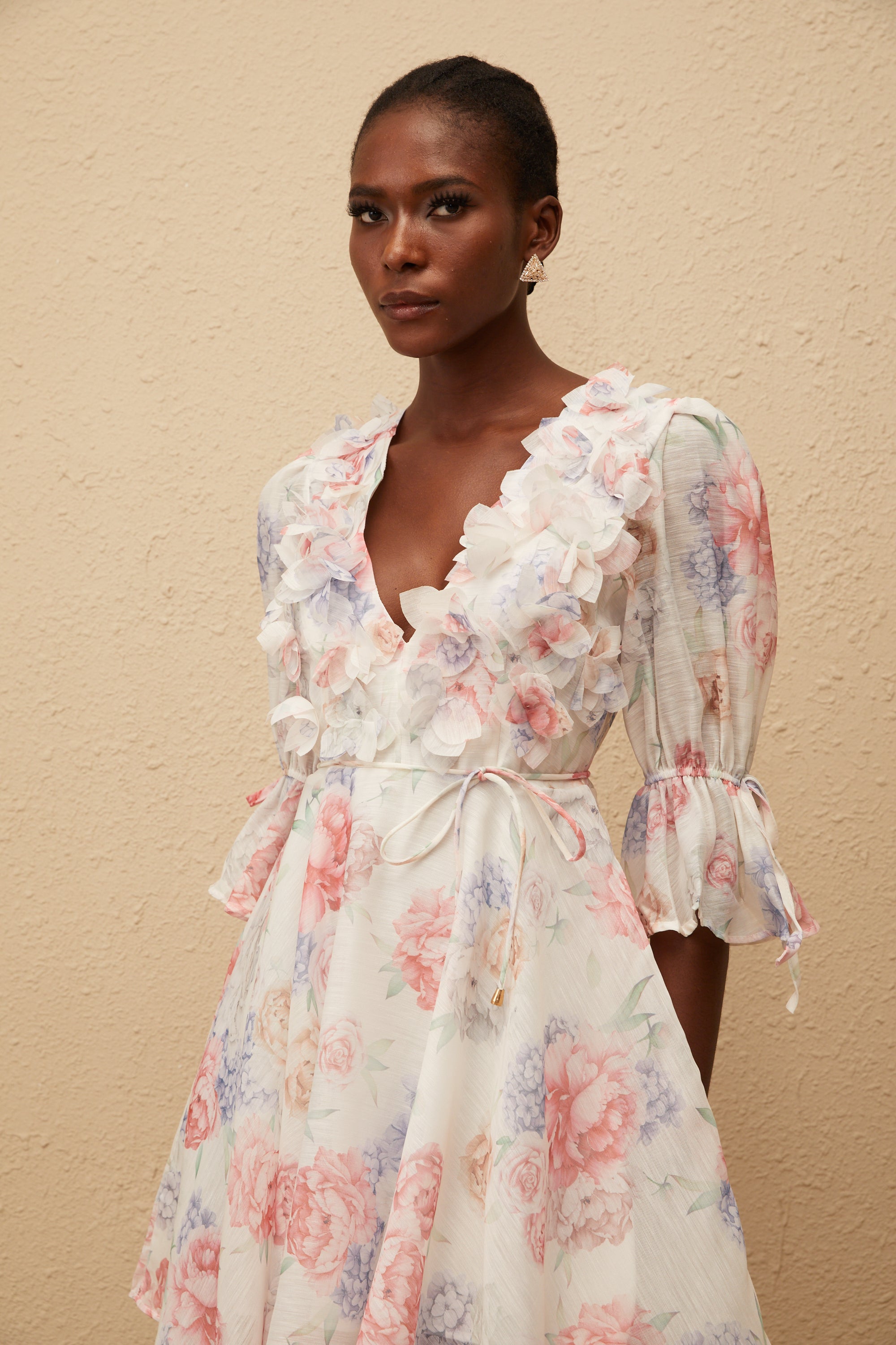 Téa White Floral Appliqué Mini Dress