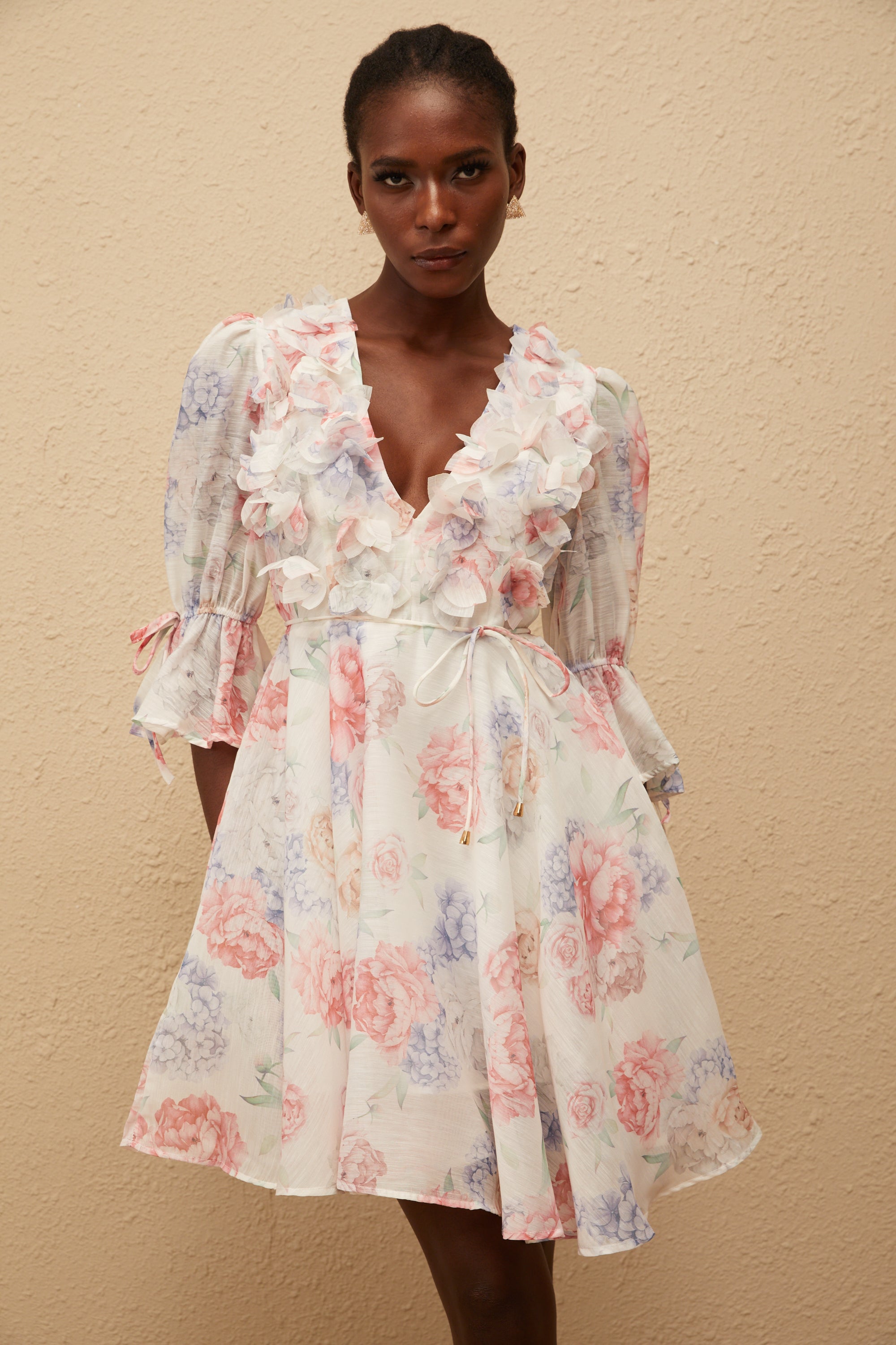 Téa White Floral Appliqué Mini Dress