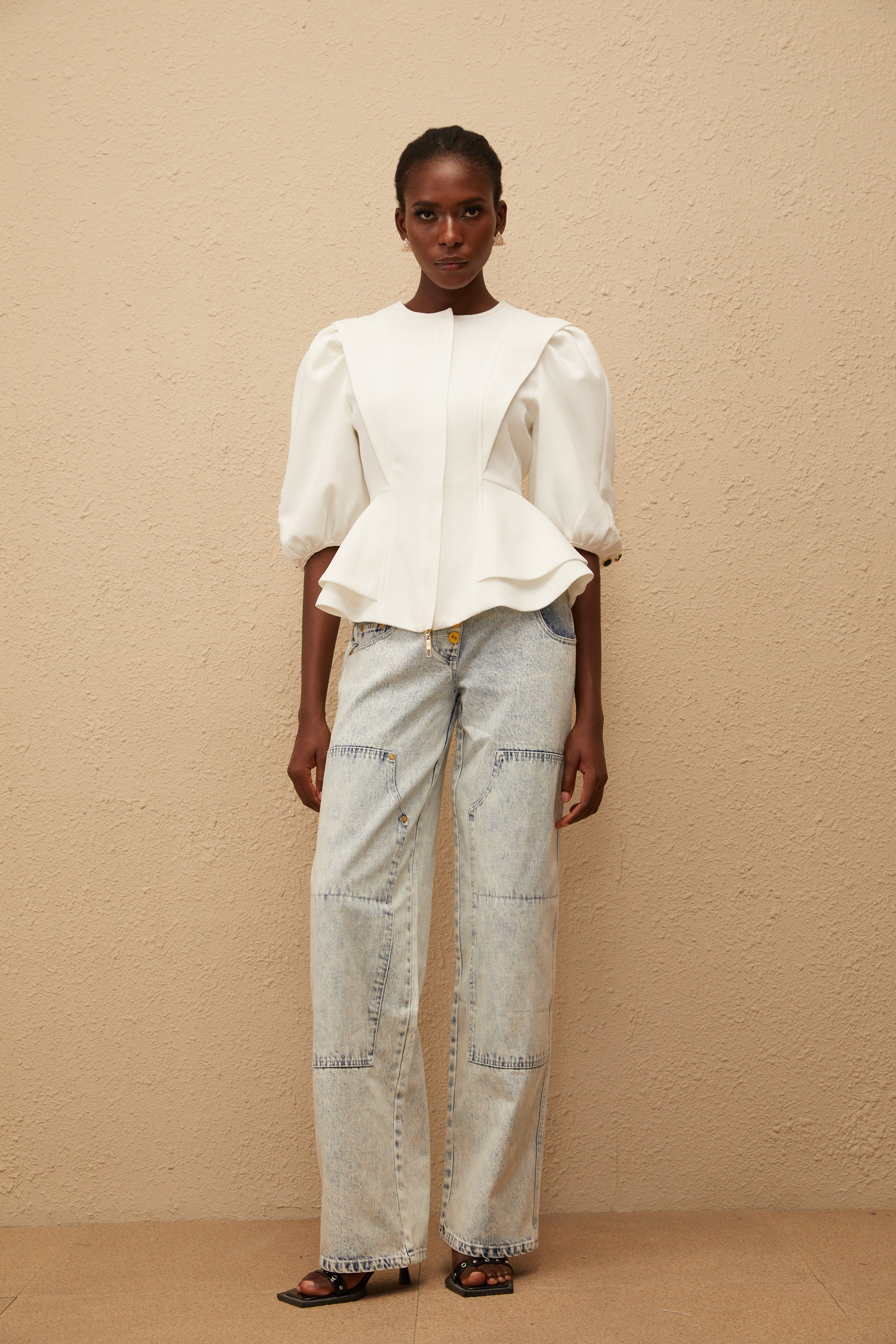 Gwenaëlle Weiße Bluse mit Schößchen-Taille