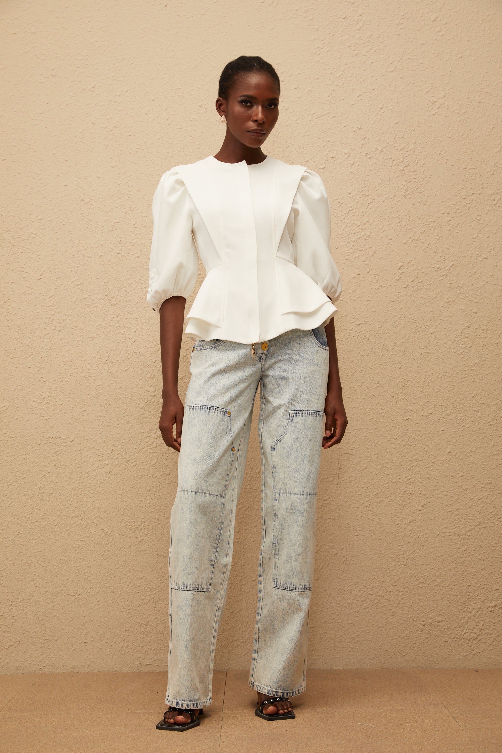 Gwenaëlle Weiße Bluse mit Schößchen-Taille